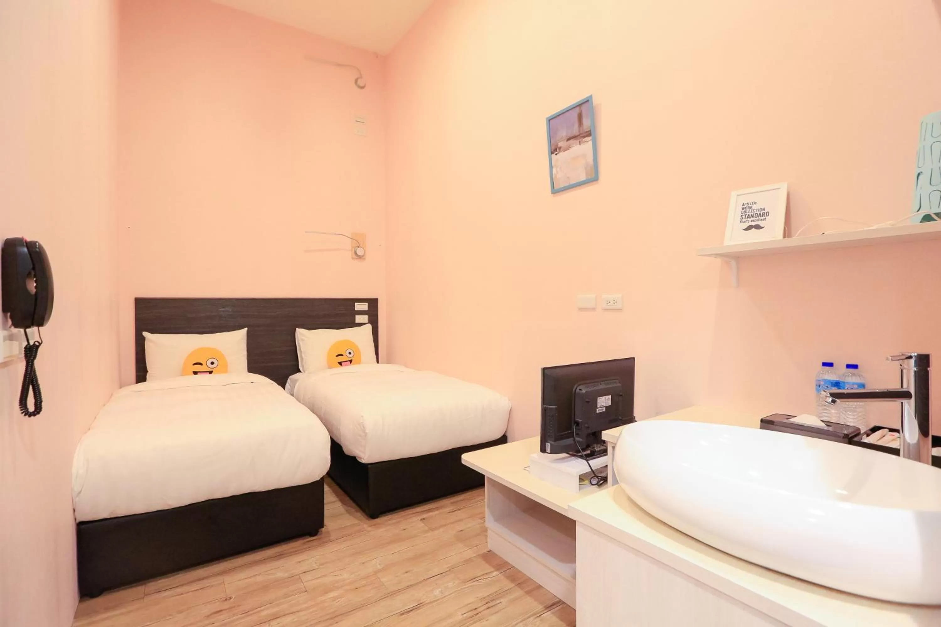 Bed in Place‧X Hotel