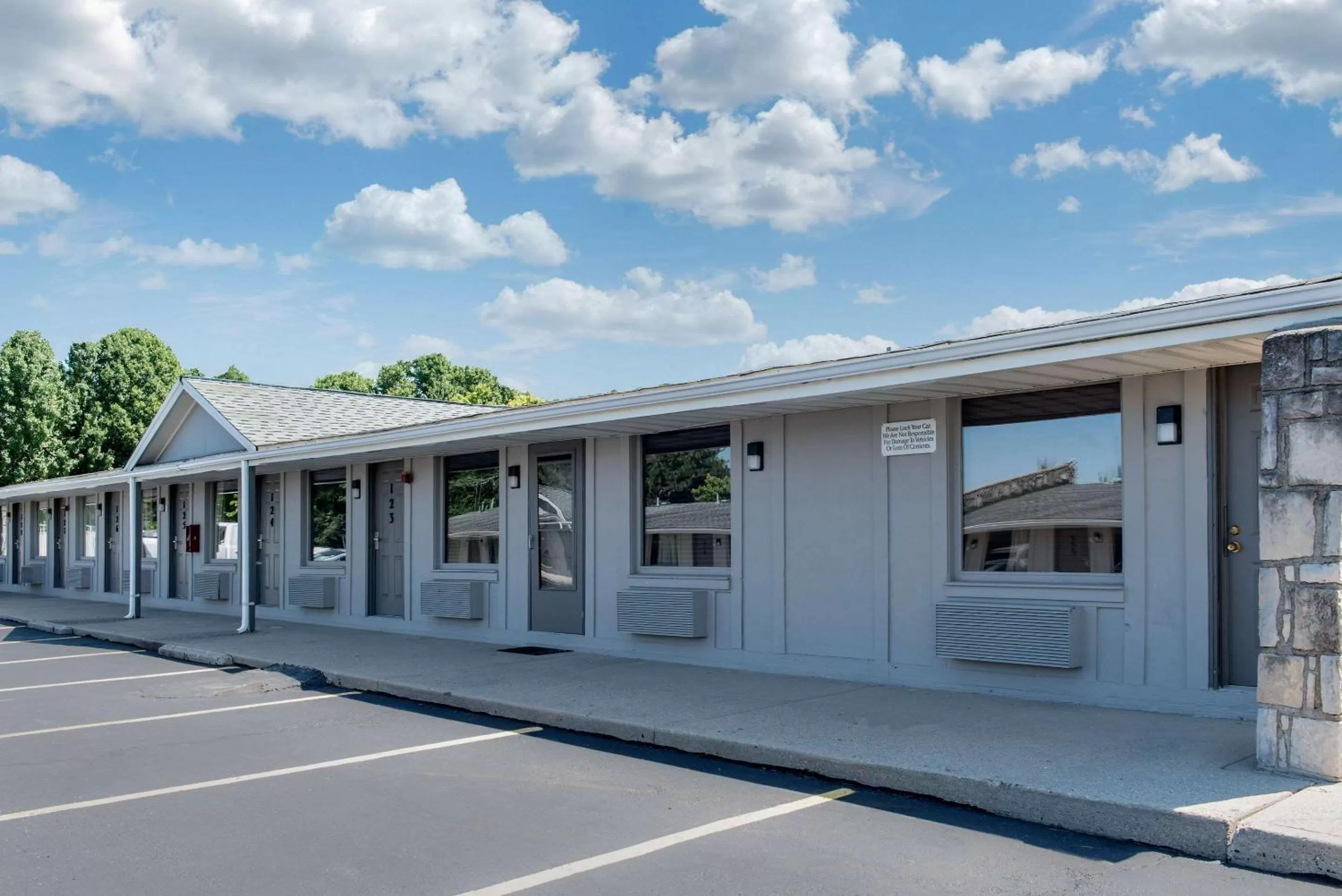 Property Building in Rodeway Inn Sharonville