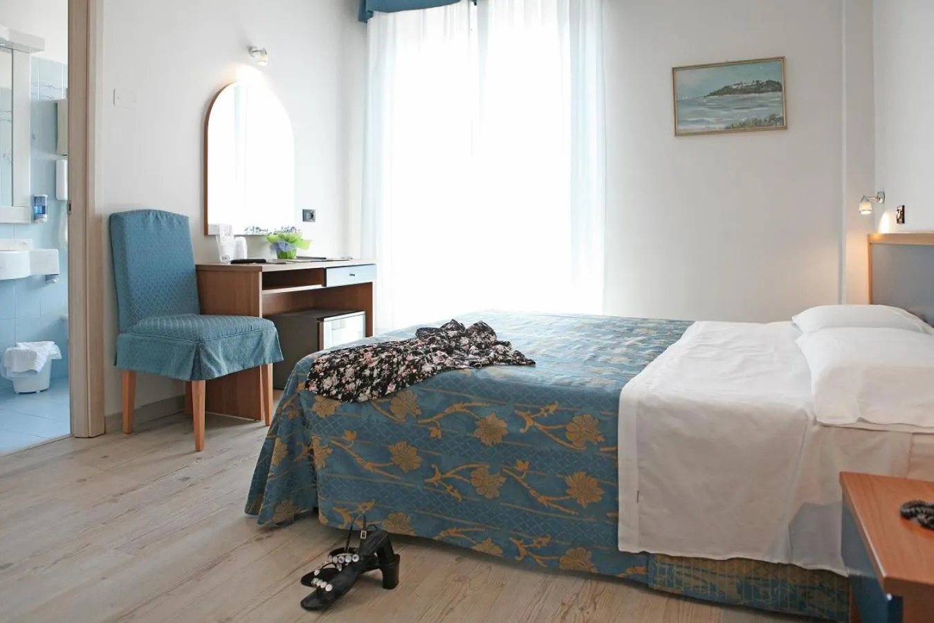 Day, Bed in Hotel Mondial