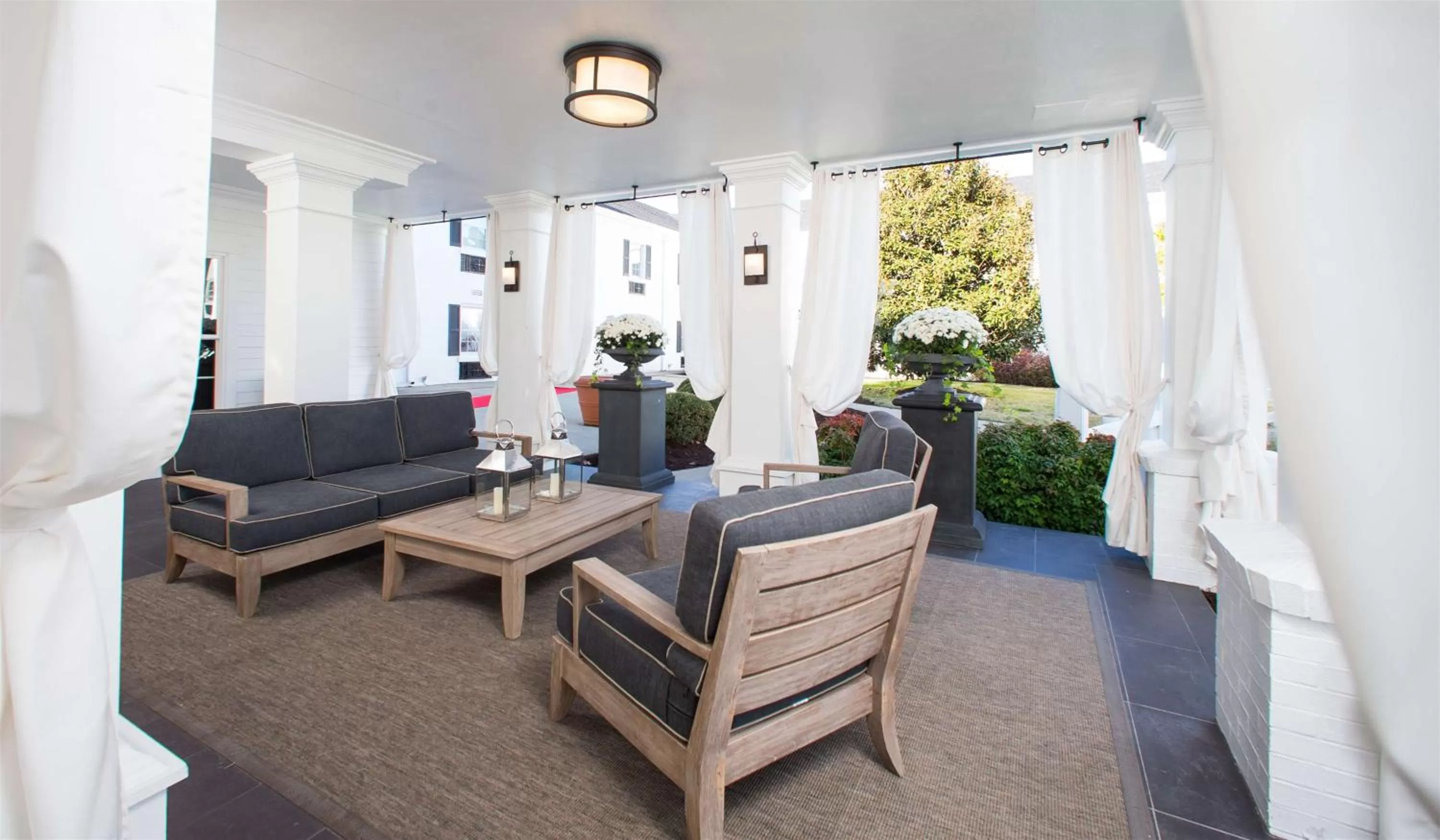 Property building in The Campbell House Lexington, Curio Collection by Hilton