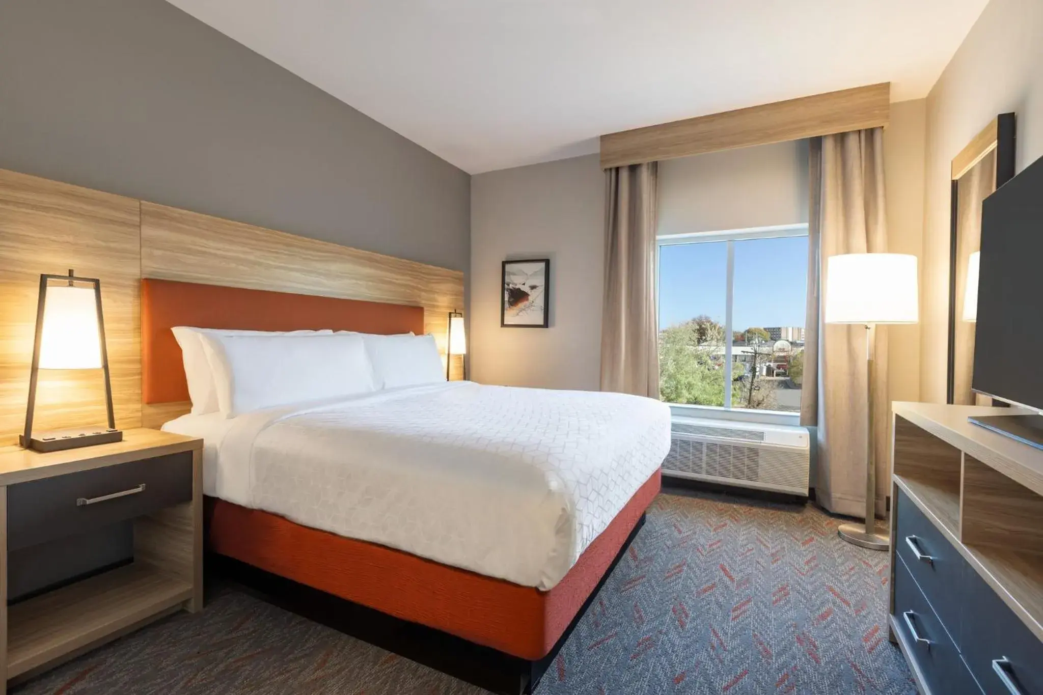 Photo of the whole room, Bed in Candlewood Suites McPherson, an IHG Hotel