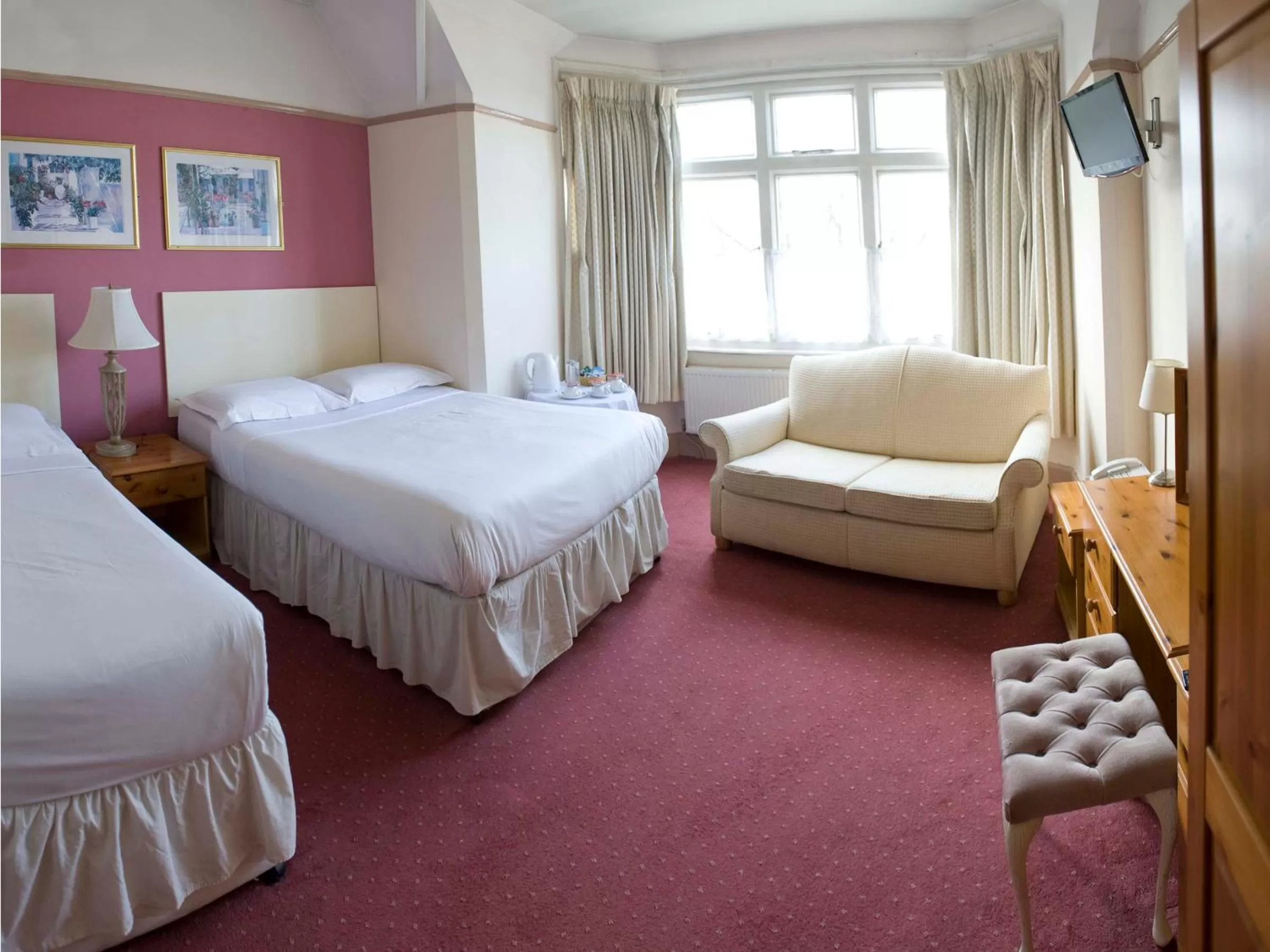 Bedroom, Bed in Tree Hotel at Iffley