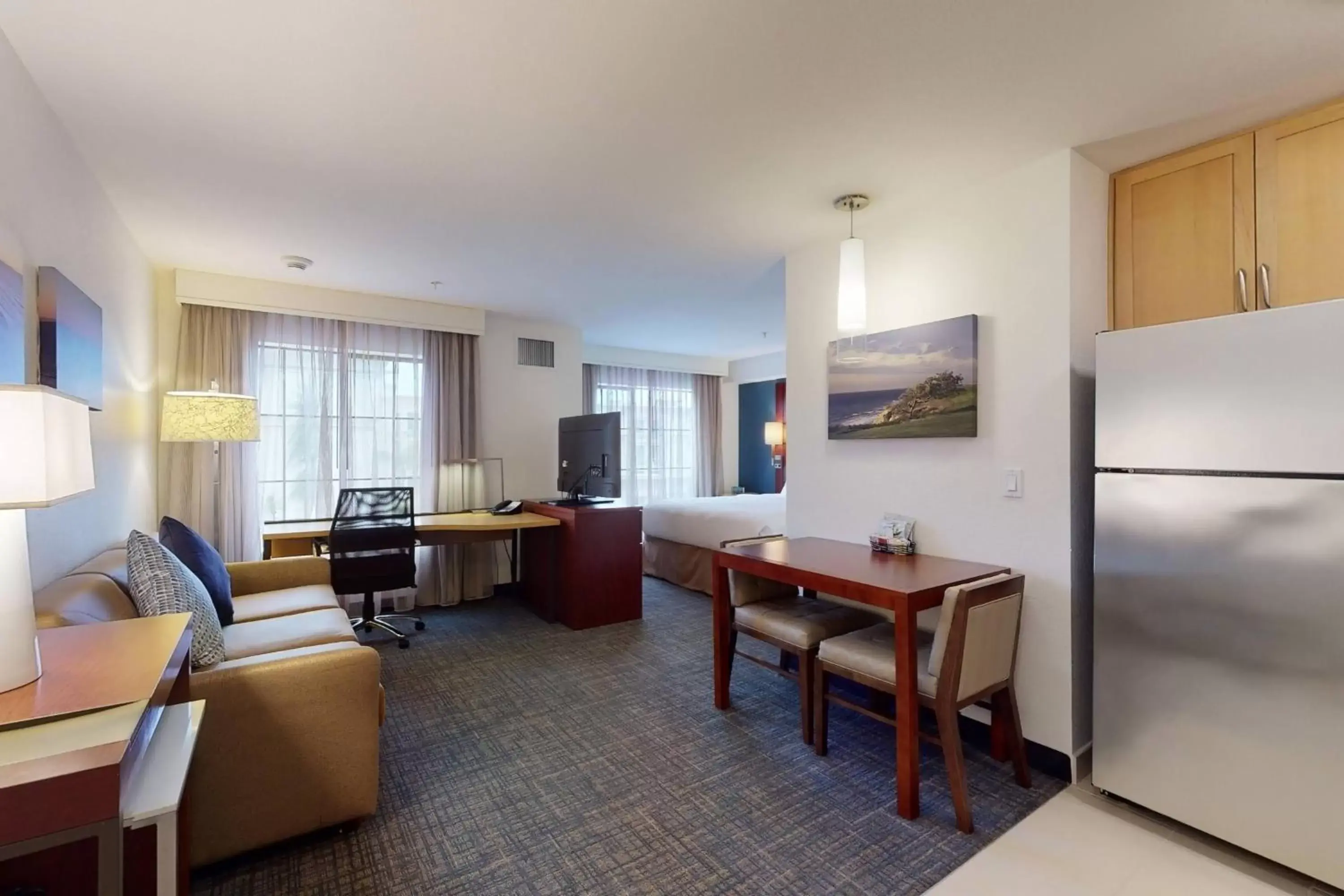 Photo of the whole room, Seating Area in Residence Inn San Diego Del Mar
