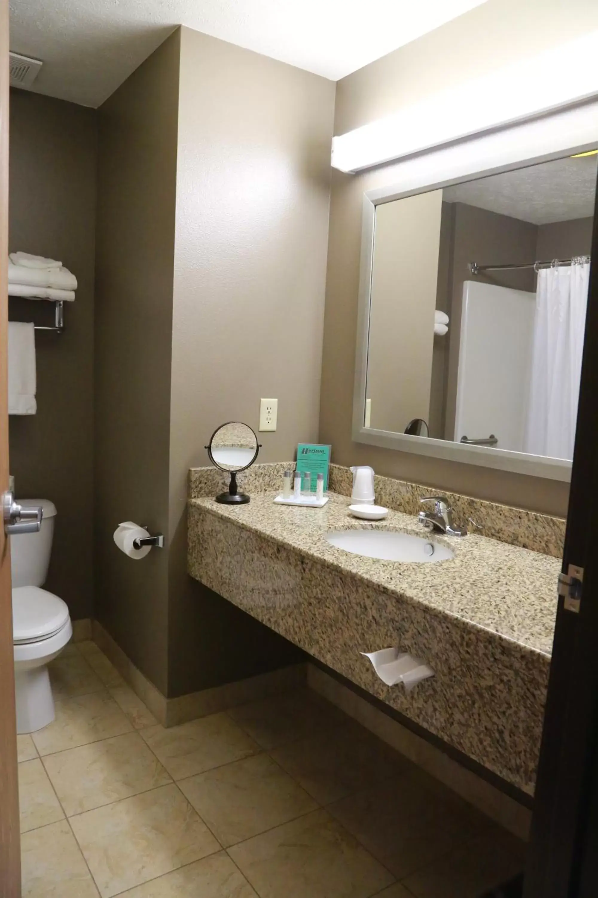 Bathroom in Horizon Inn & Suites