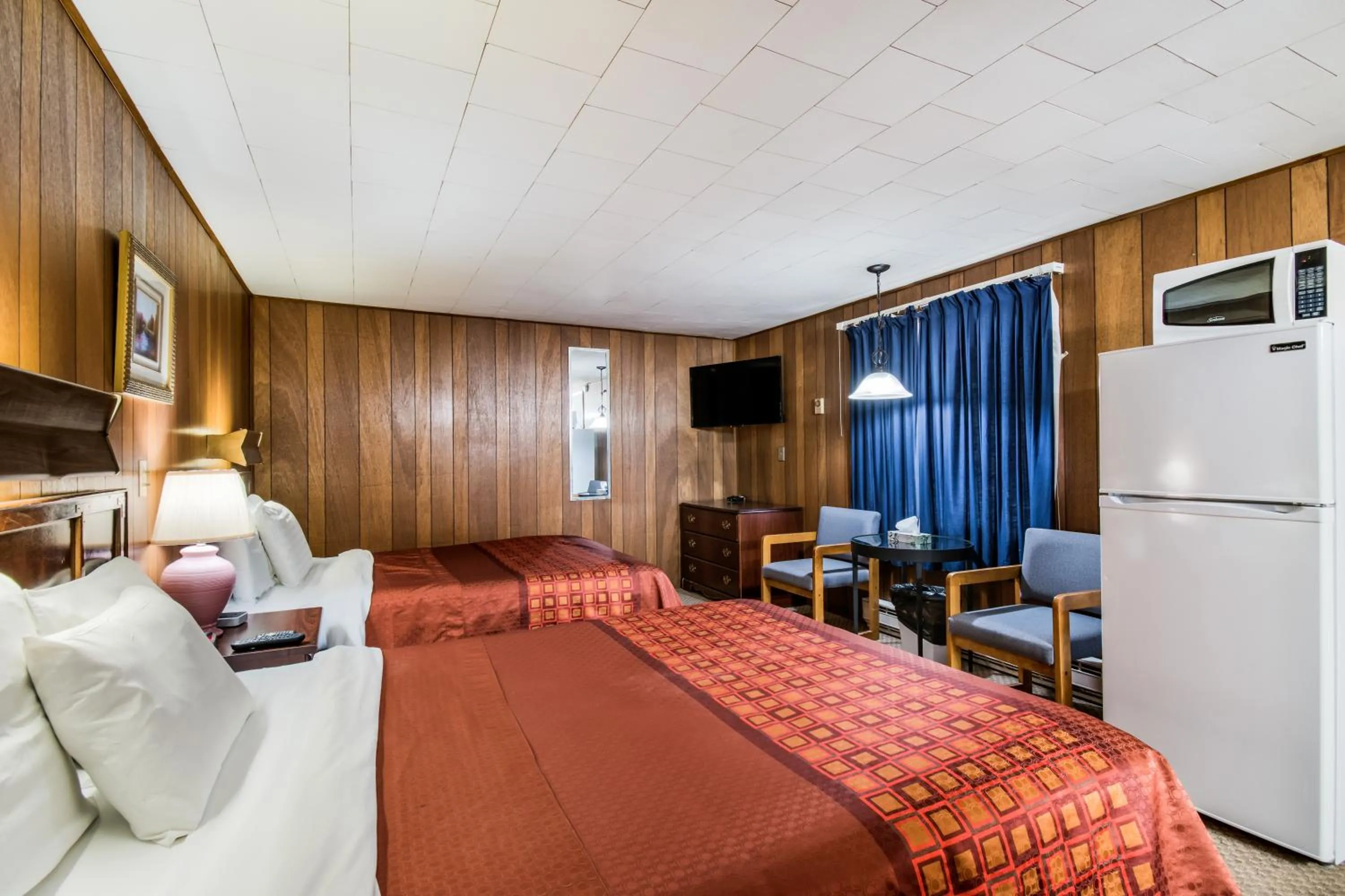 Bed in Highland Inn New Cumberland