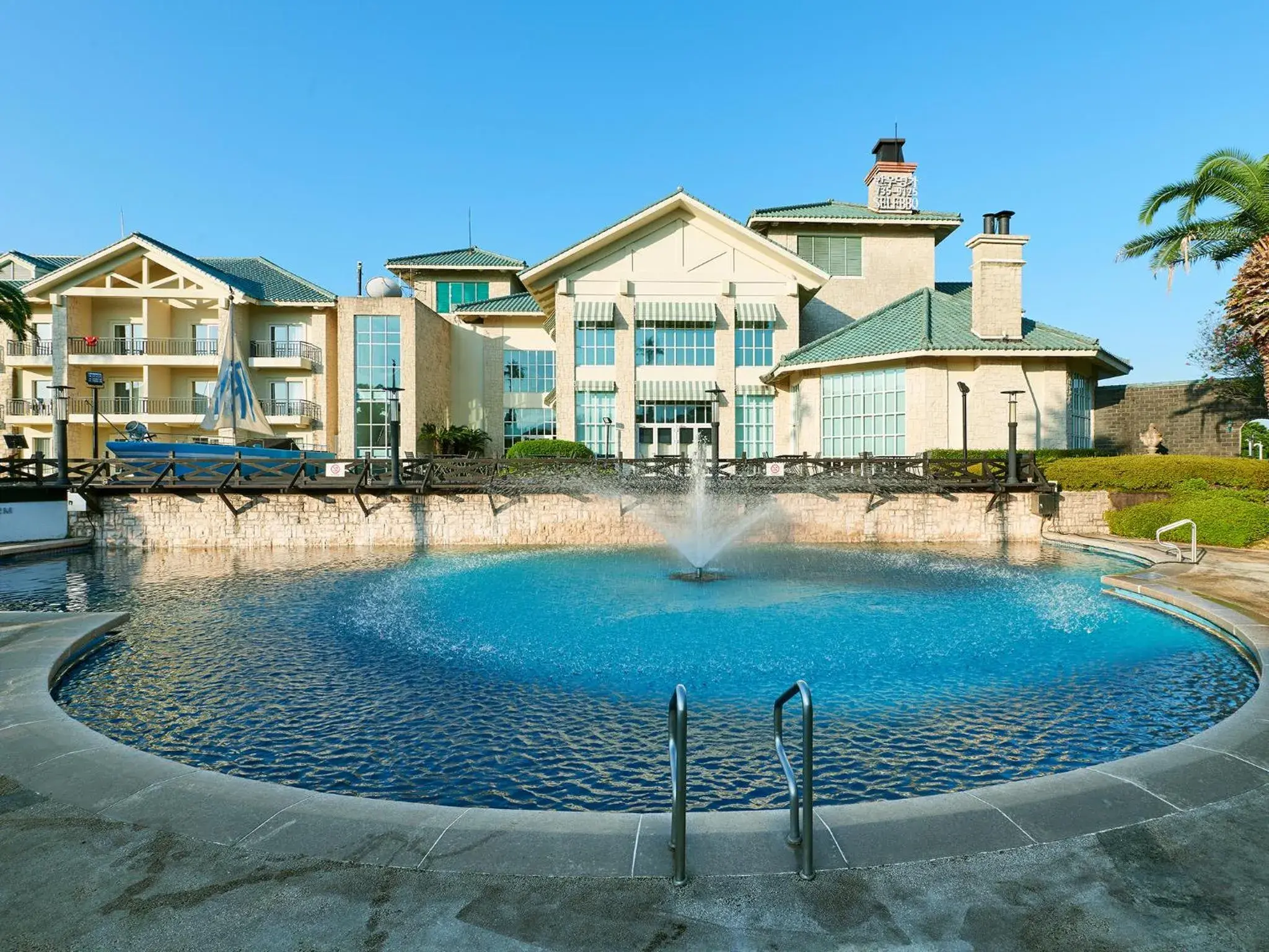 Swimming pool, Property Building in The Suites Hotel Jeju