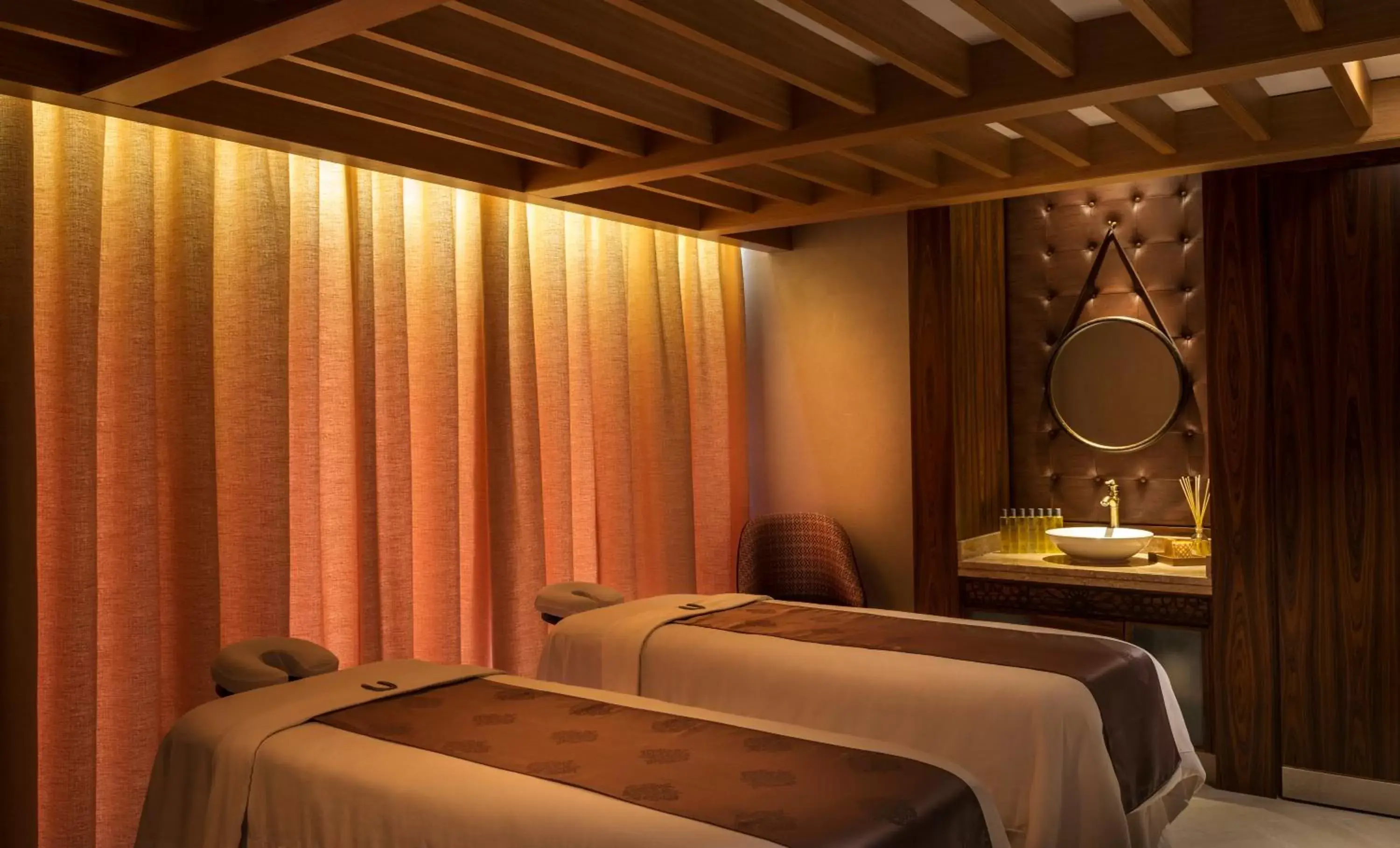 Spa and wellness centre/facilities, Bed in Al Habtoor Polo Resort