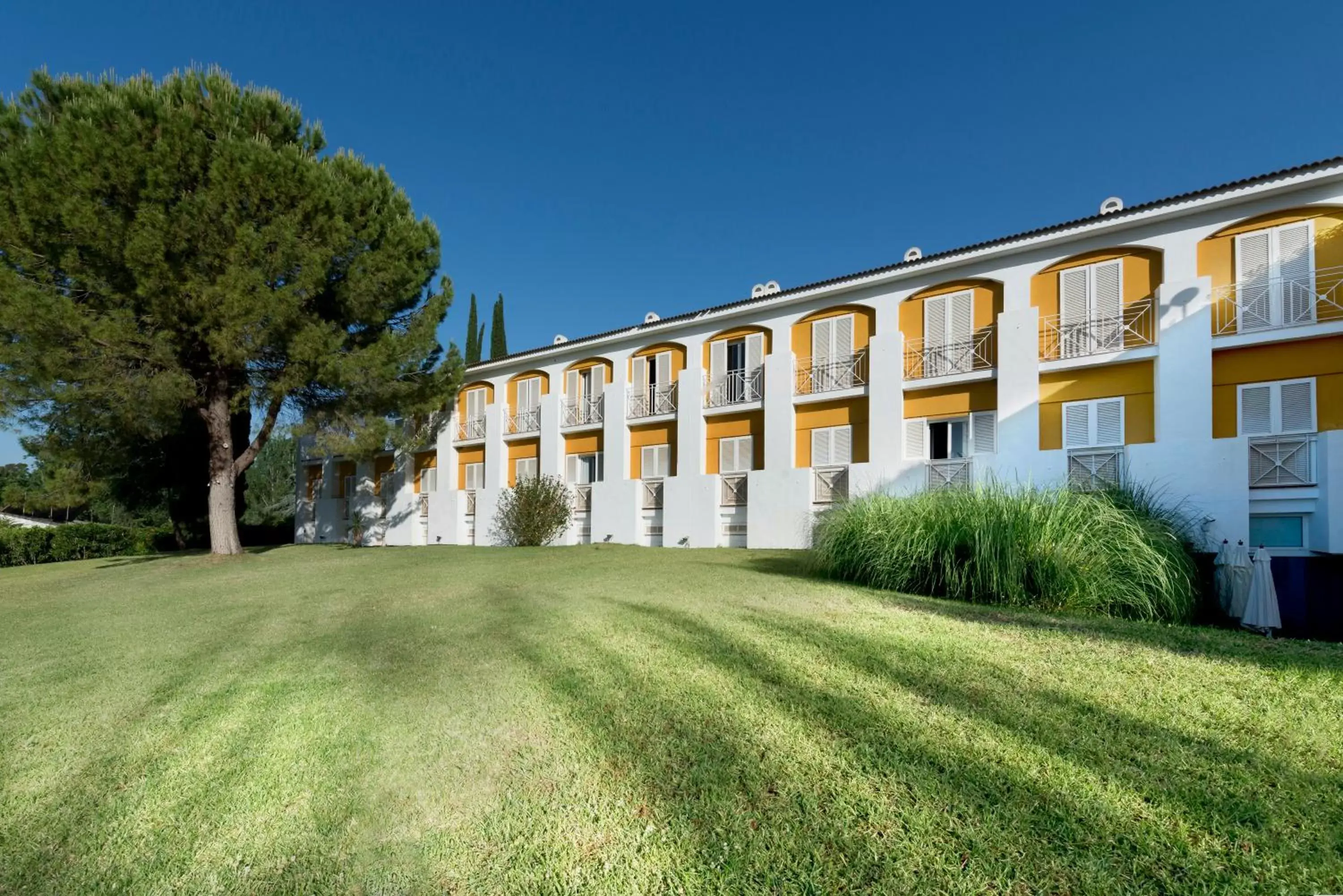 Property building in Exe Las Adelfas Property building in Exe Las Adelfas