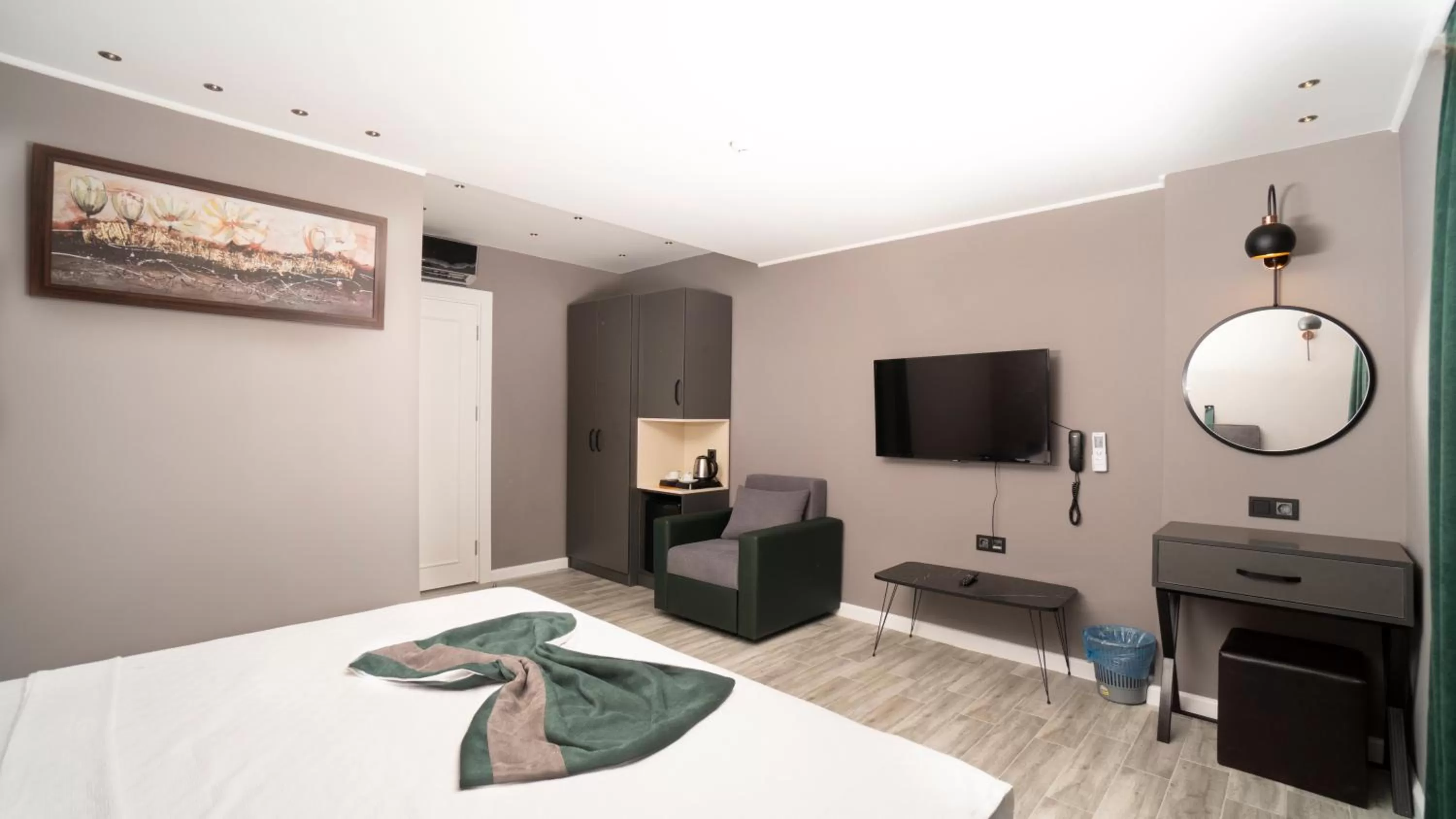 Photo of the whole room, TV/Entertainment Center in Estera Hotel Silent