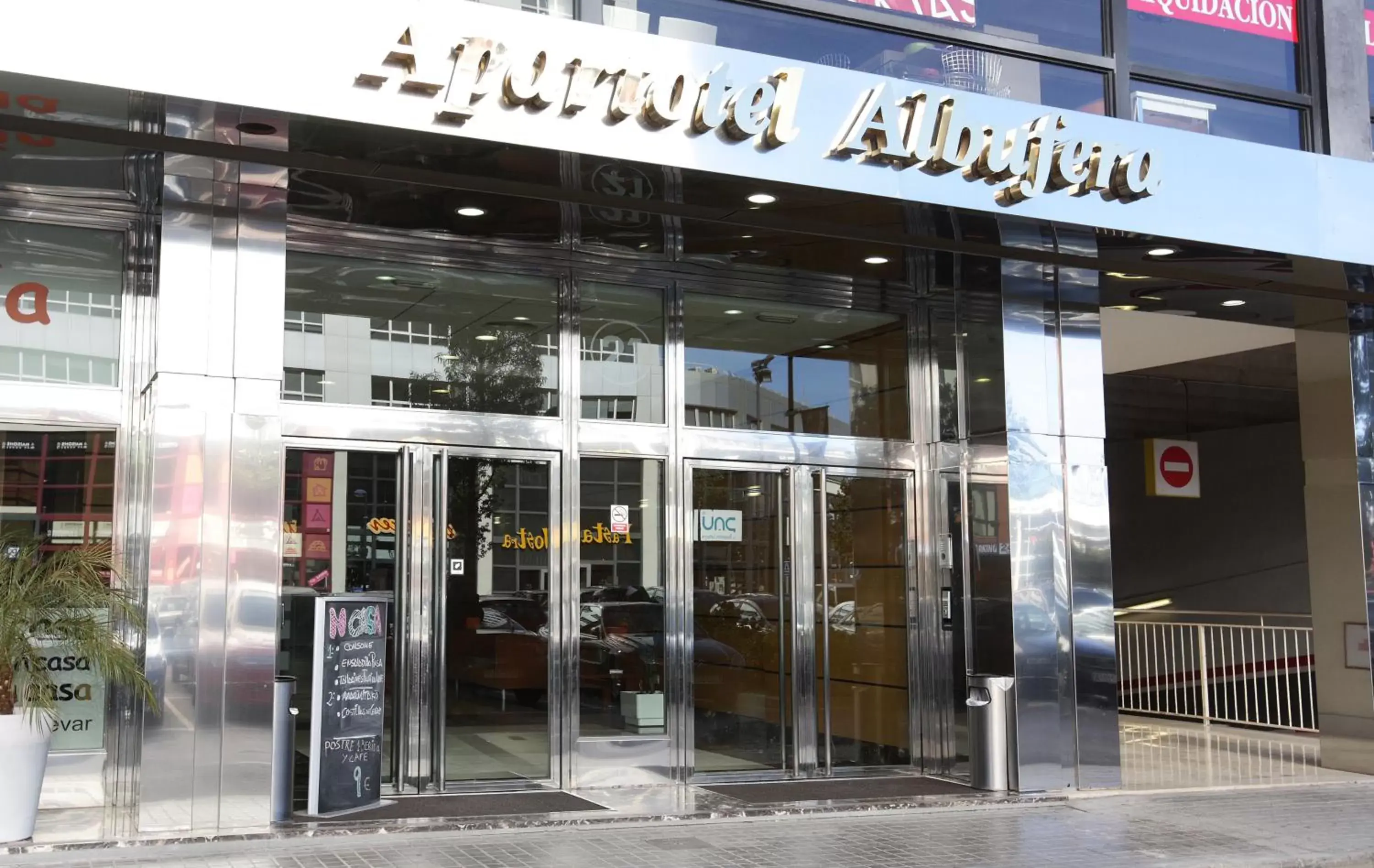 Facade/entrance in Aparthotel Albufera