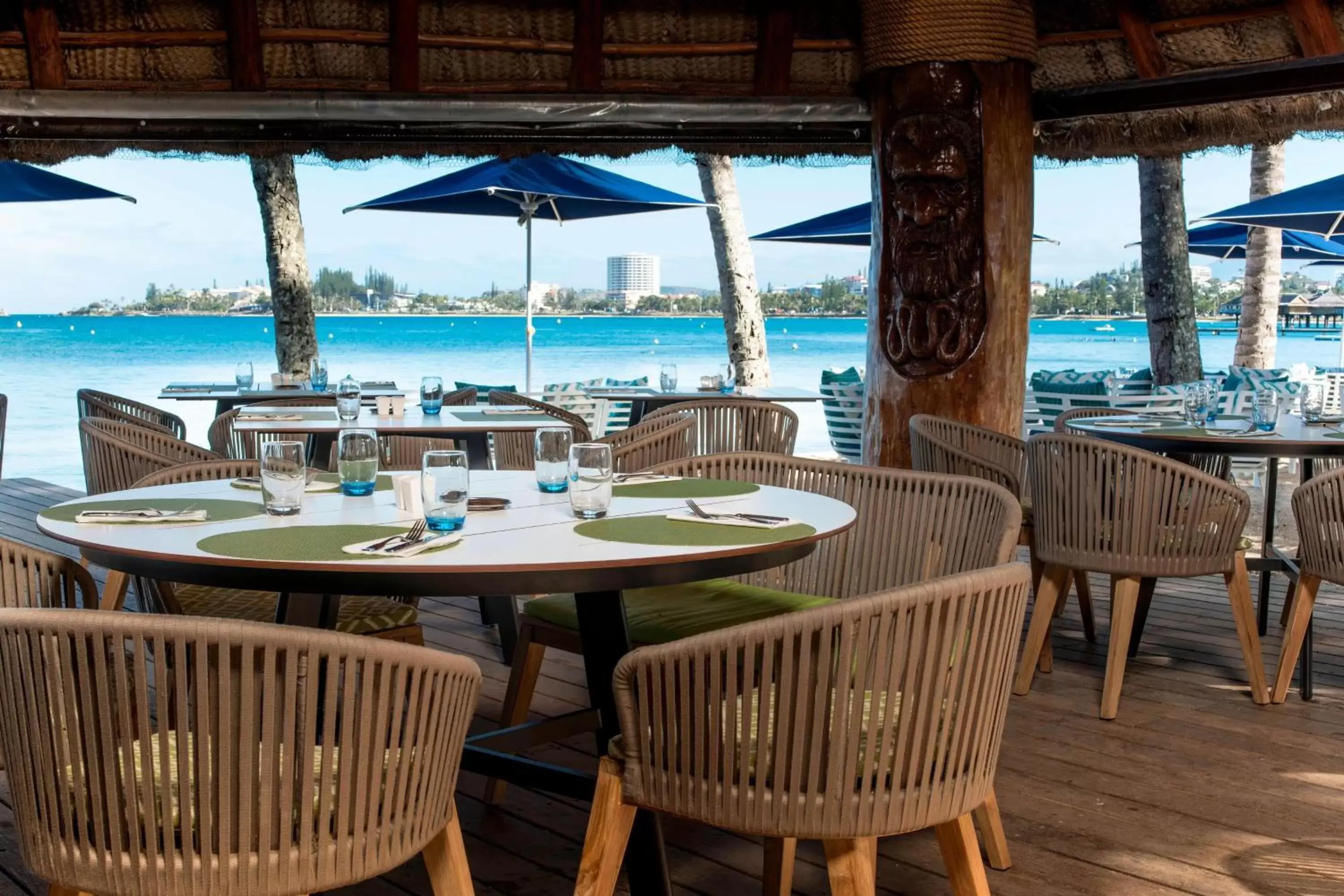 Beach, Restaurant/Places to Eat in Le Méridien Nouméa Resort & Spa