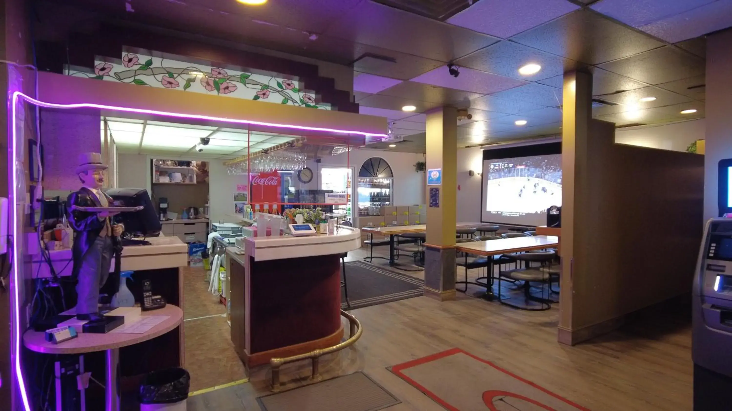Lounge or bar, Restaurant/Places to Eat in Sundre Motor Inn