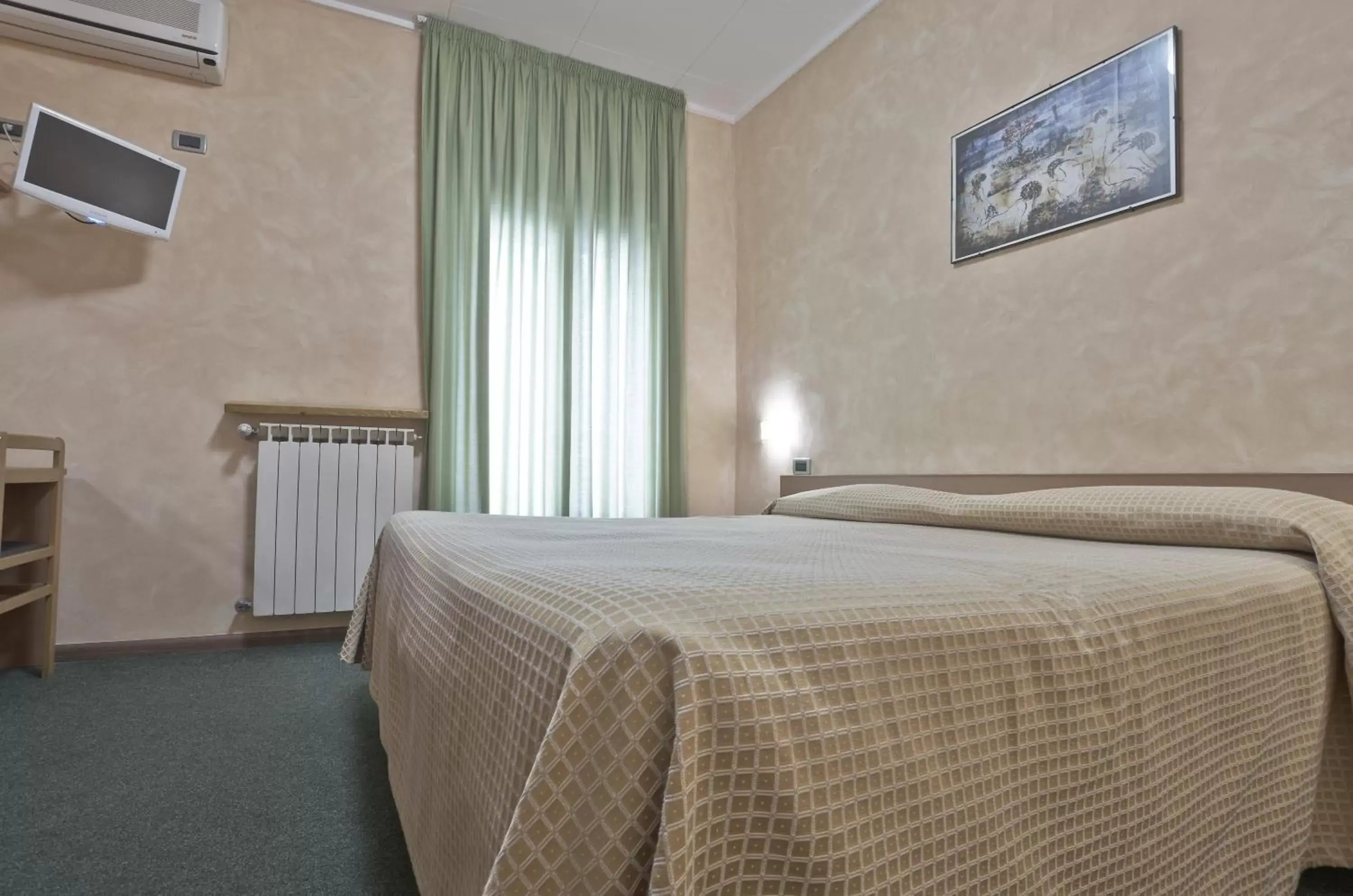 Photo of the whole room, Bed in Hotel Valentini Inn