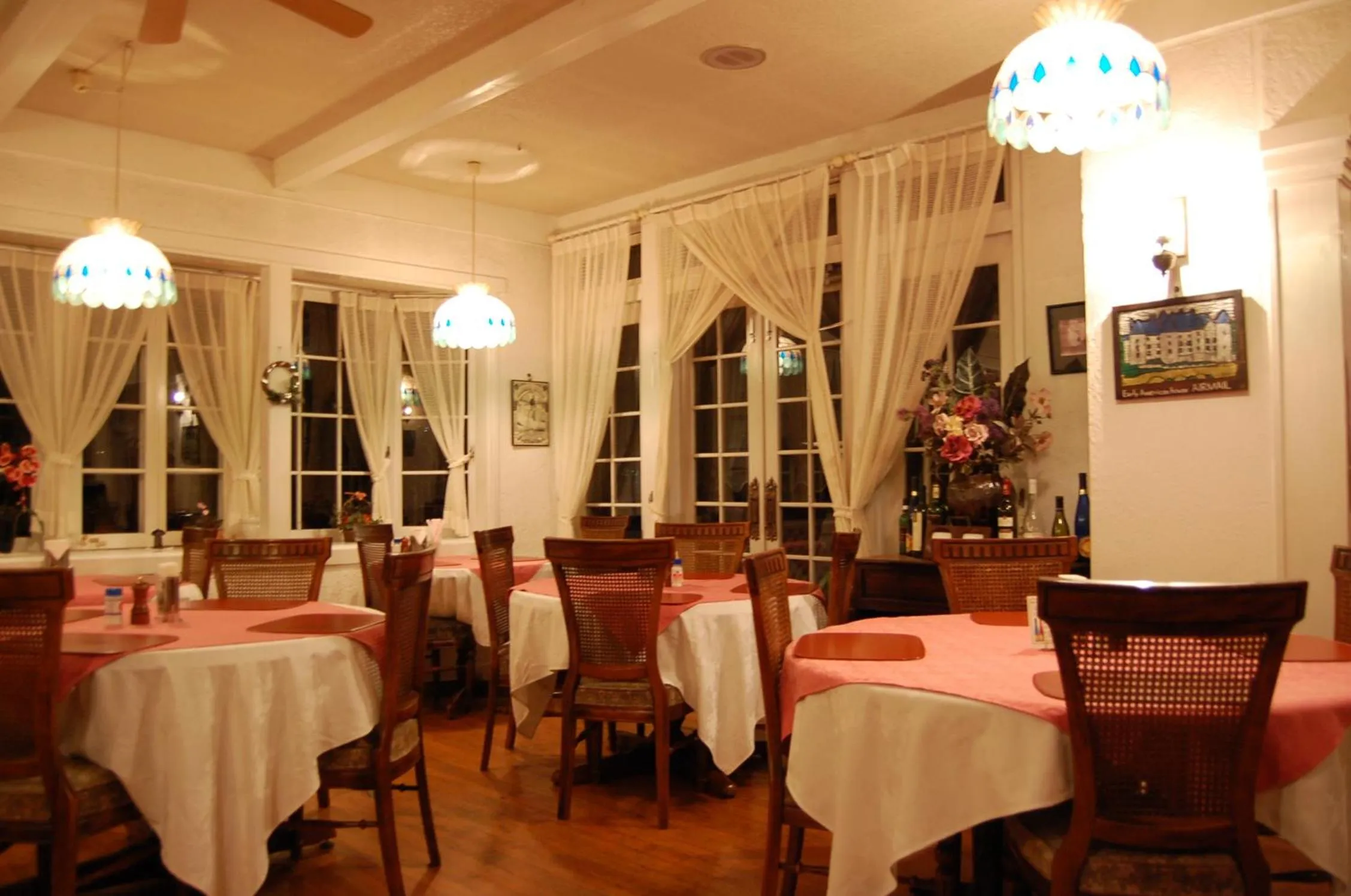 Restaurant/places to eat in Petit Hotel and Restaurant Air Mail