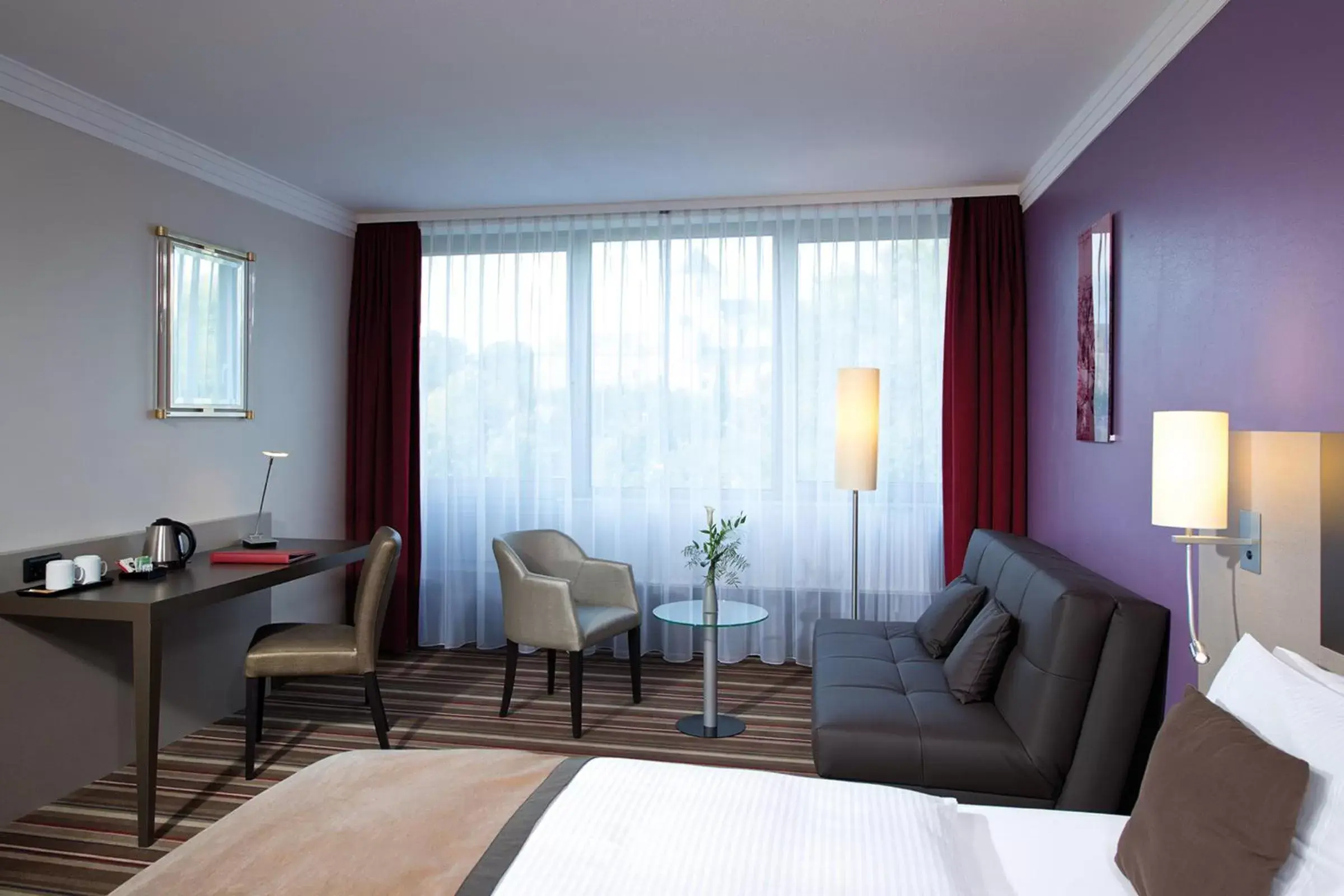 Bedroom, Seating Area in Leonardo Hotel Mönchengladbach