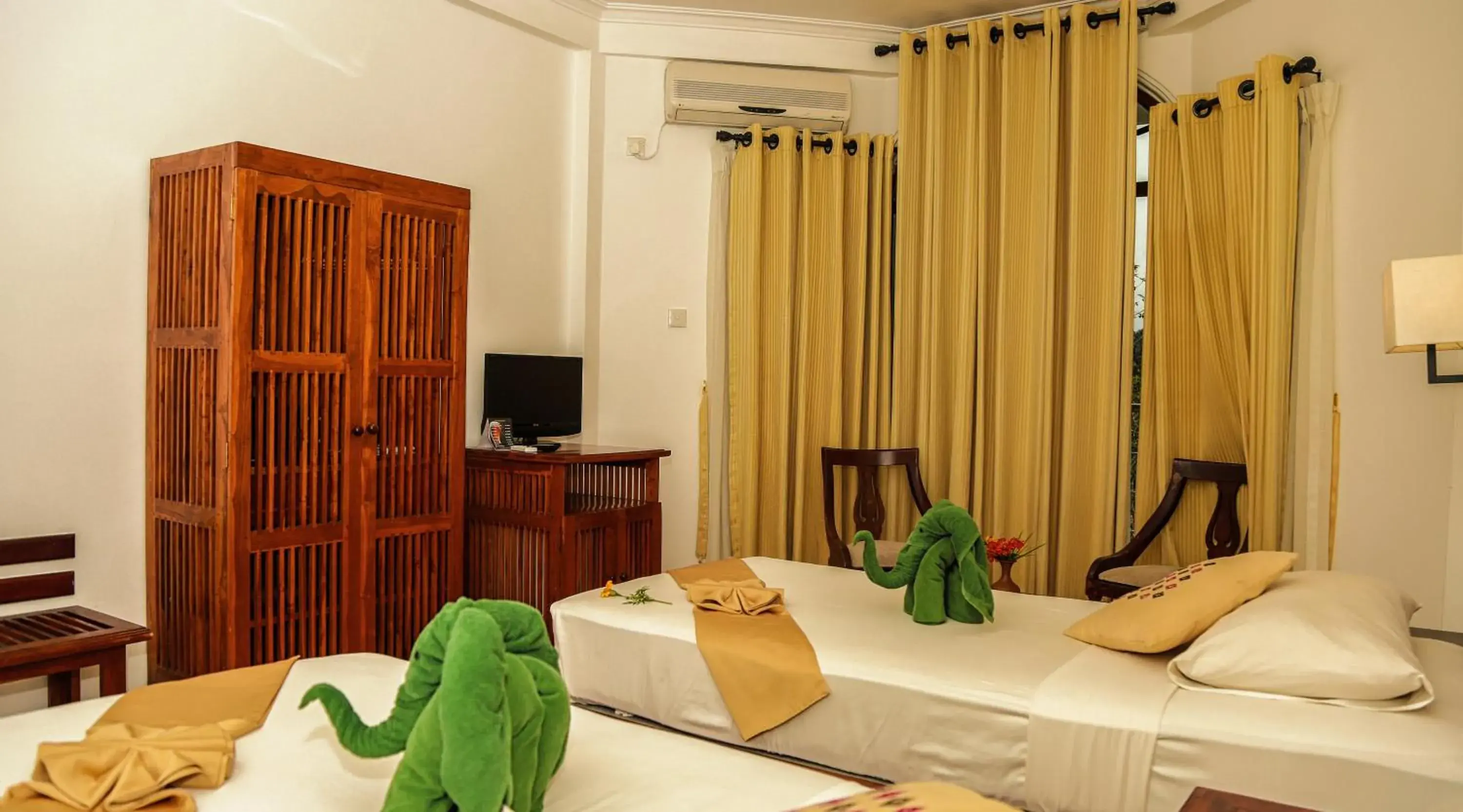 Bedroom, Bed in Senani Hotel