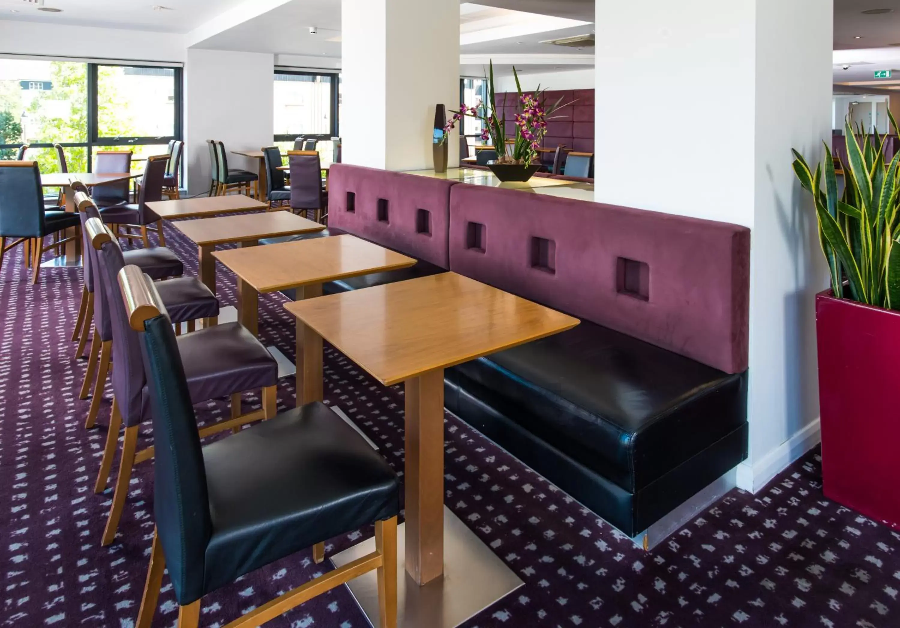 Restaurant/places to eat in Holiday Inn Express Hemel Hempstead by IHG Restaurant/places to eat in Holiday Inn Express Hemel Hempstead by IHG