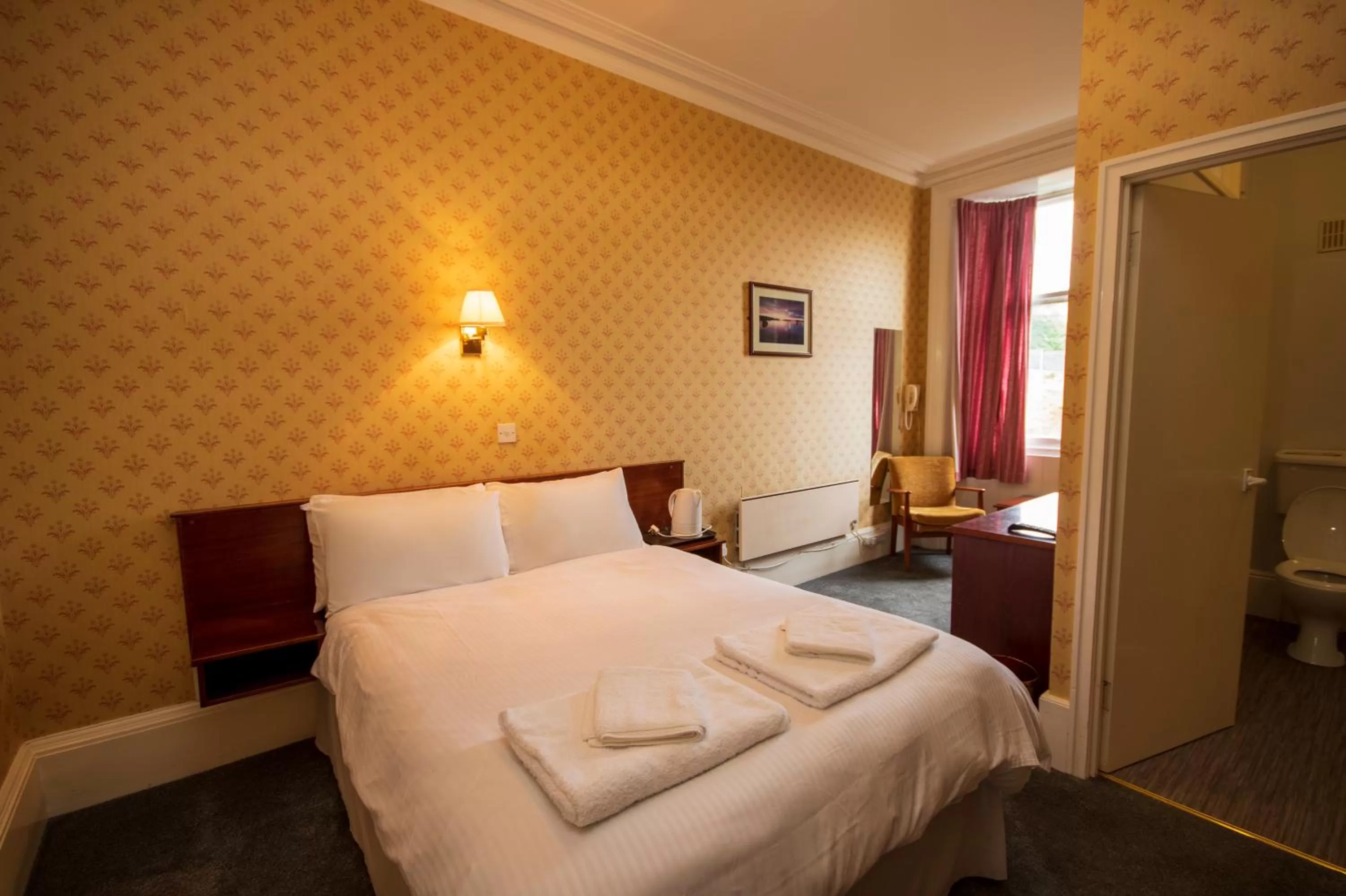 Bed in The Stromness Hotel