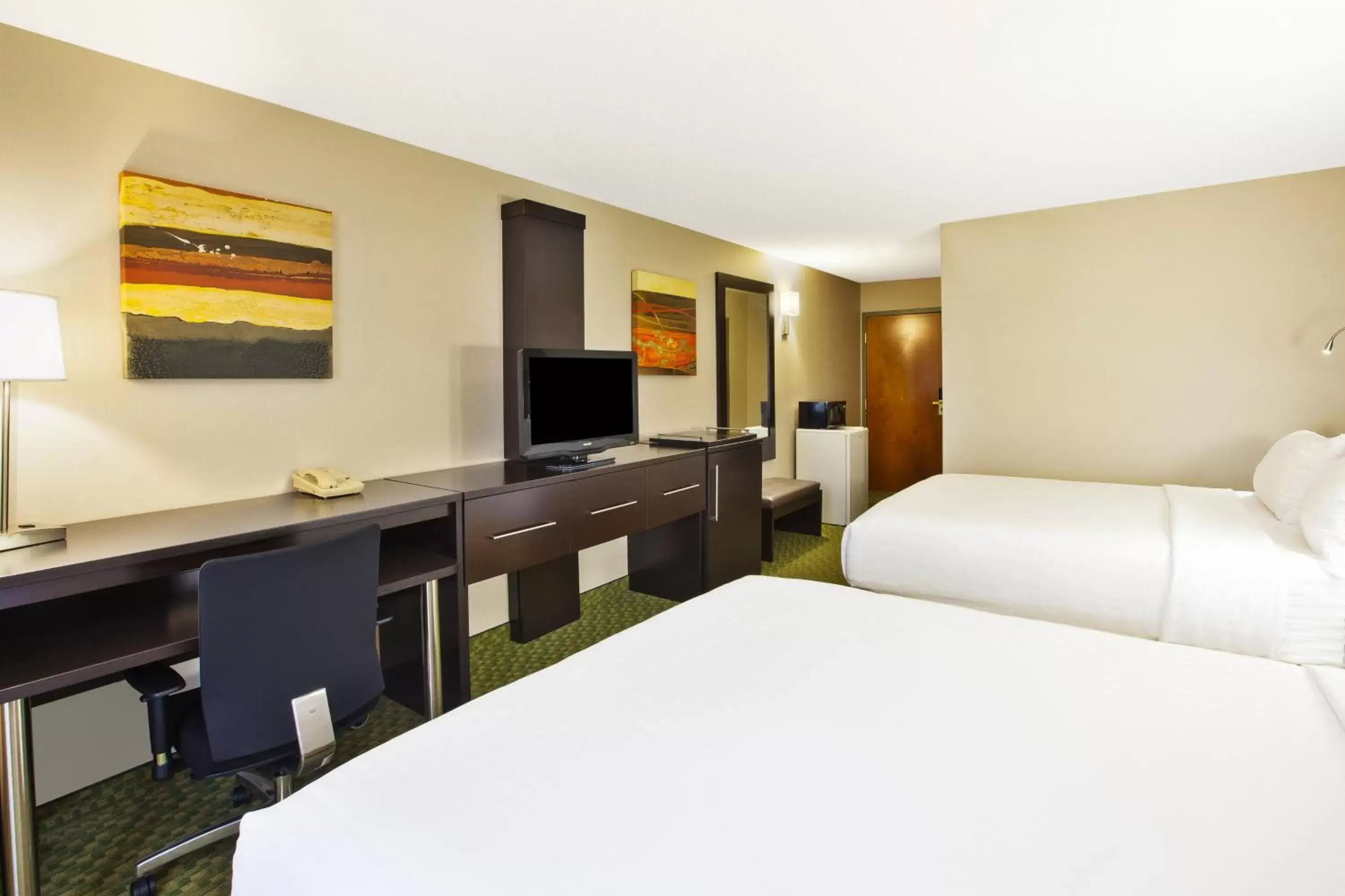 Photo of the whole room, Bed in Holiday Inn Express Hotel & Suites Bryan-Montpelier, an IHG Hotel