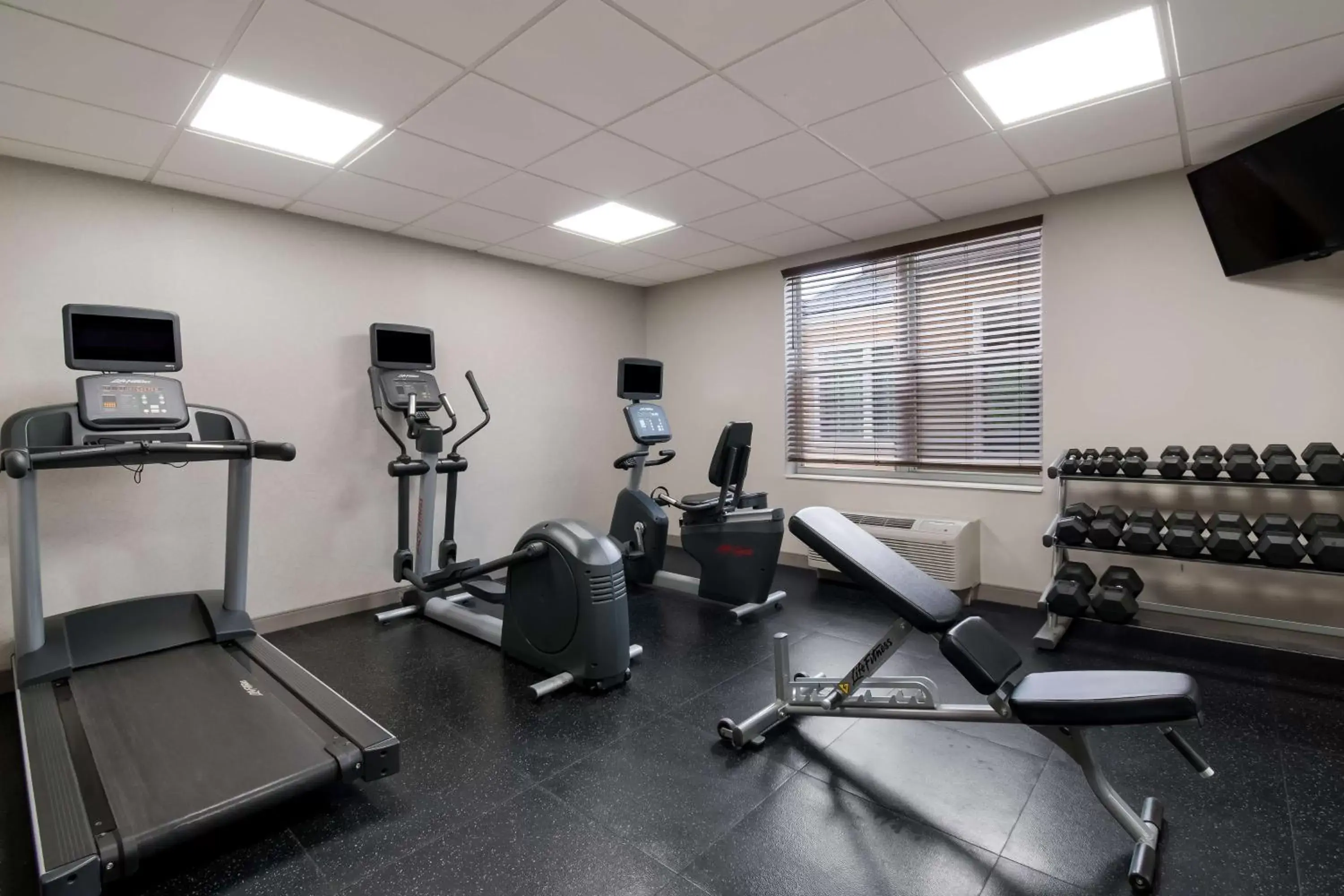 Fitness centre/facilities, Fitness Center/Facilities in Country Inn & Suites by Radisson, Harrisburg Northeast (Hershey), PA