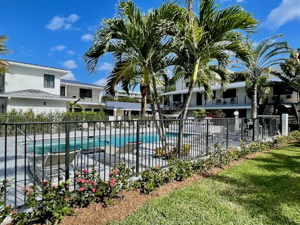 Property Building in Tropic Isle Beach Resort