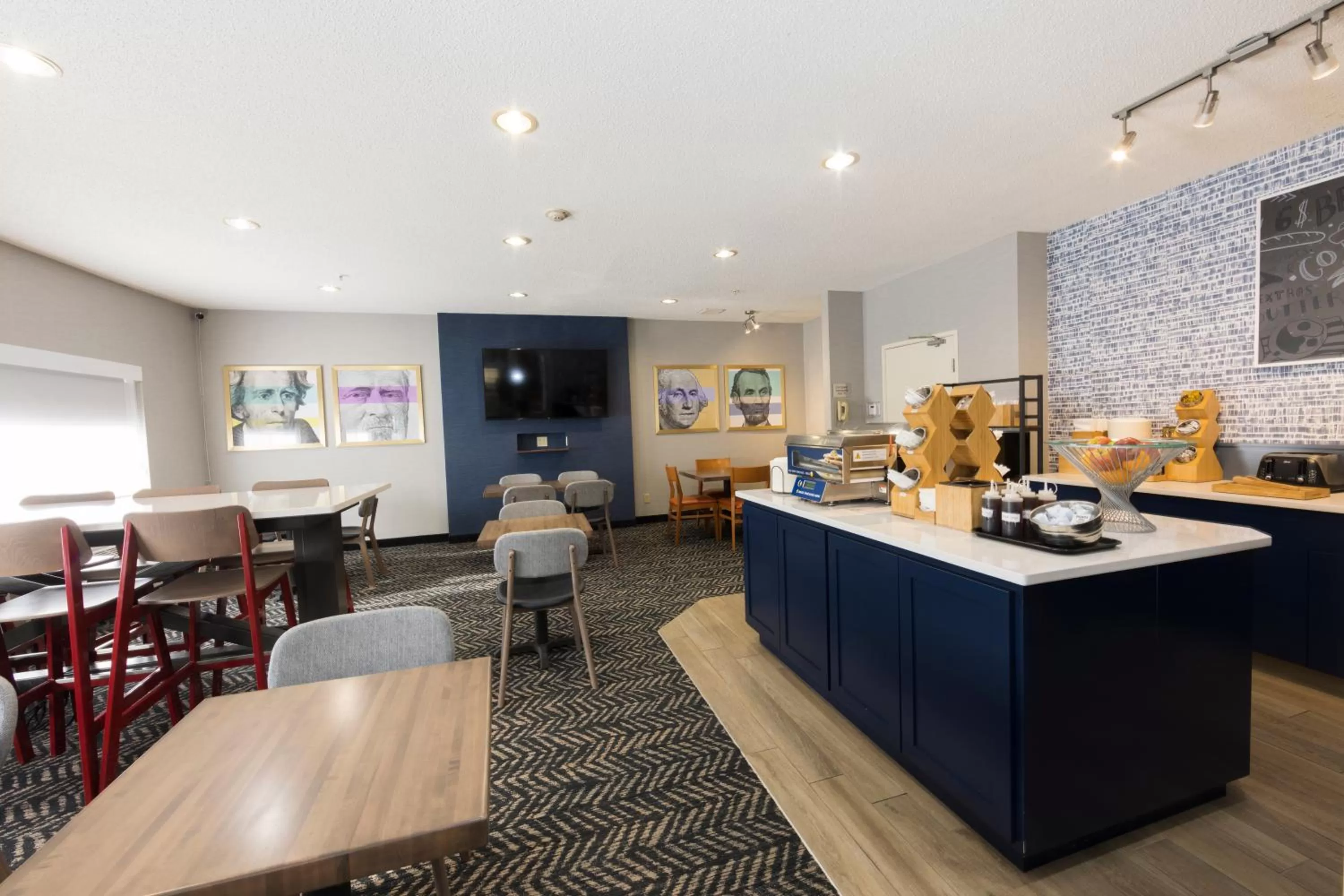 Breakfast in AmericInn by Wyndham Duluth