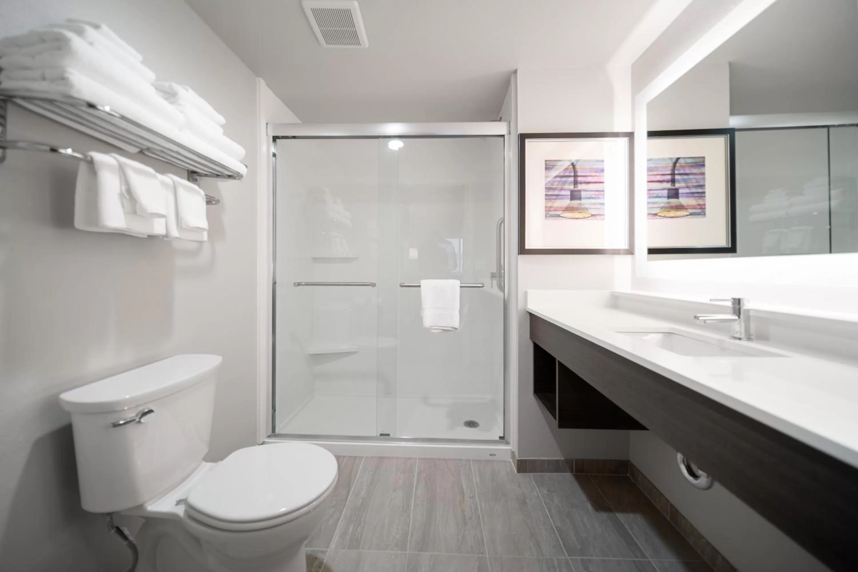 Photo of the whole room in Holiday Inn Kearney by IHG