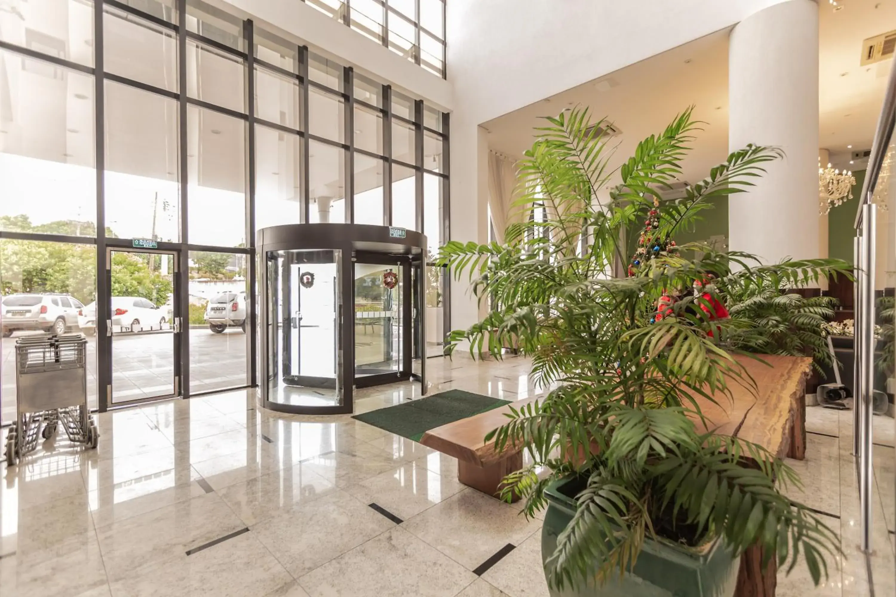 Lobby or reception in Holiday Inn Cuiaba, an IHG Hotel