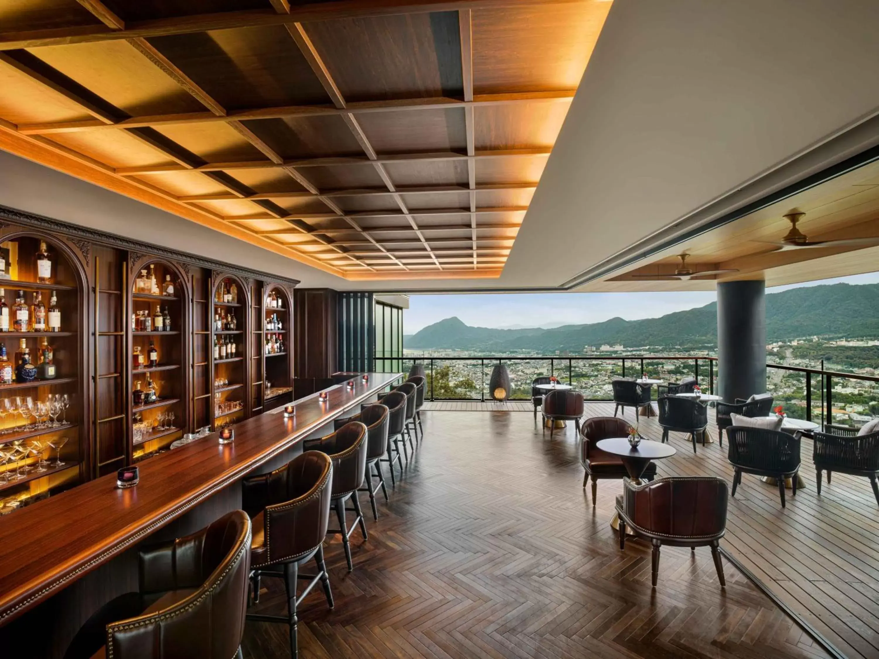 Lounge or bar, Restaurant/Places to Eat in ANA InterContinental Beppu Resort & Spa, an IHG Hotel