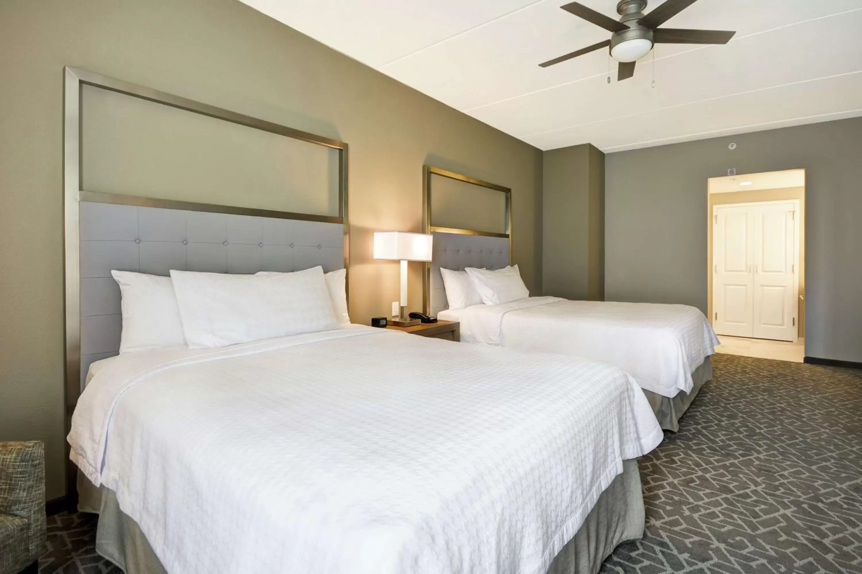 Photo of the whole room, Bed in Homewood Suites by Hilton Raleigh Cary I-40