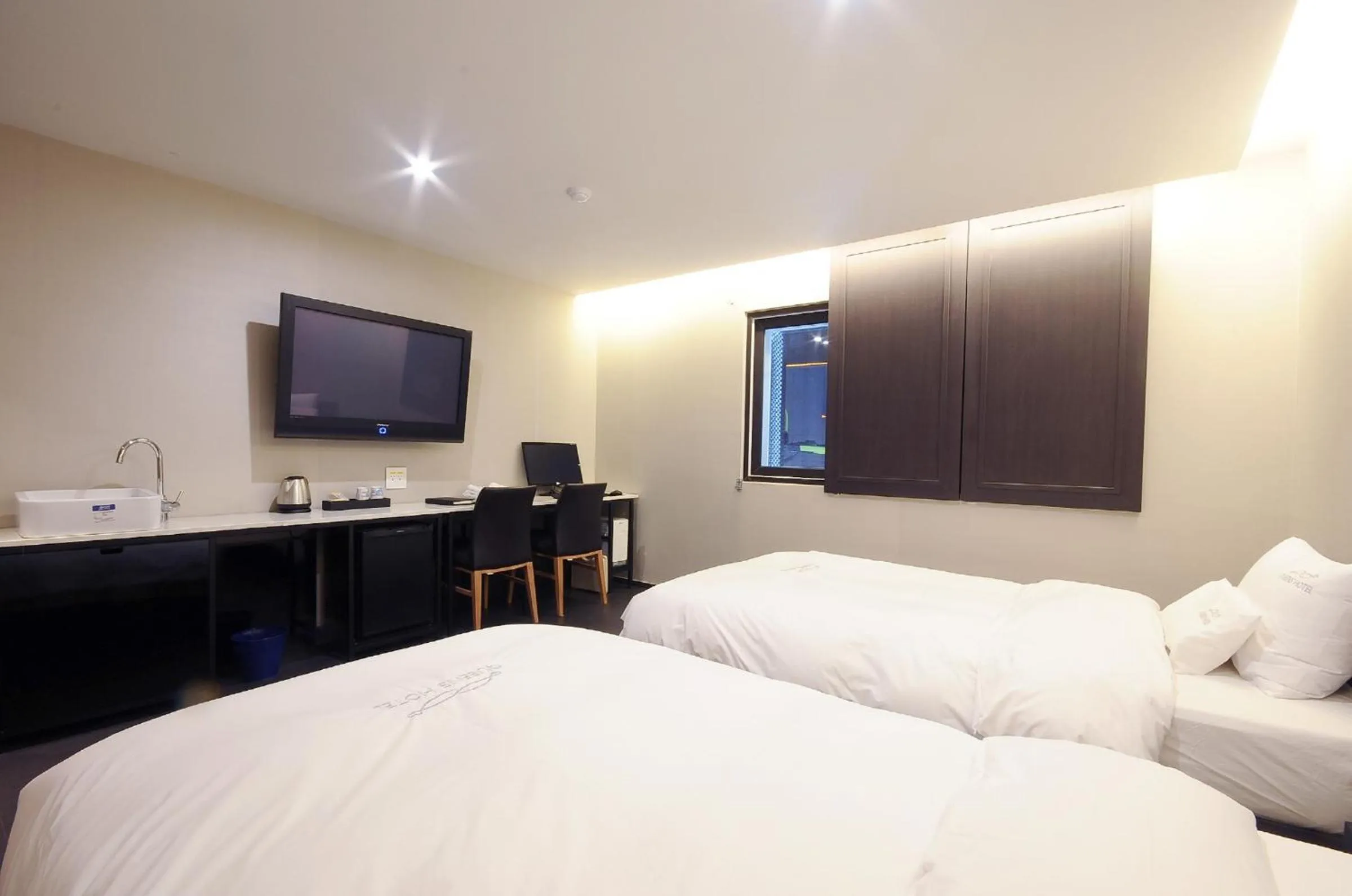 Bedroom, Bed in Queens Hotel Seomyeon Busan