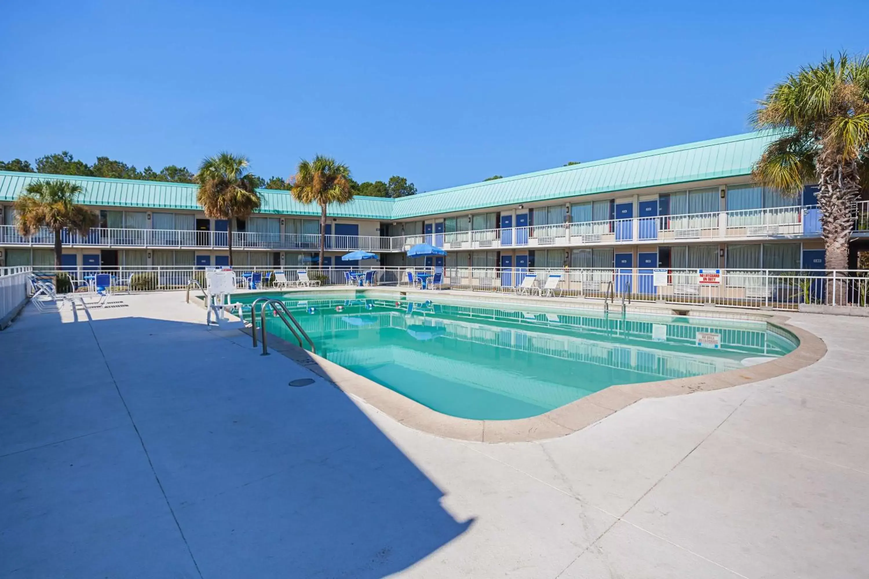 Day, Swimming Pool in Motel 6-Tifton, GA