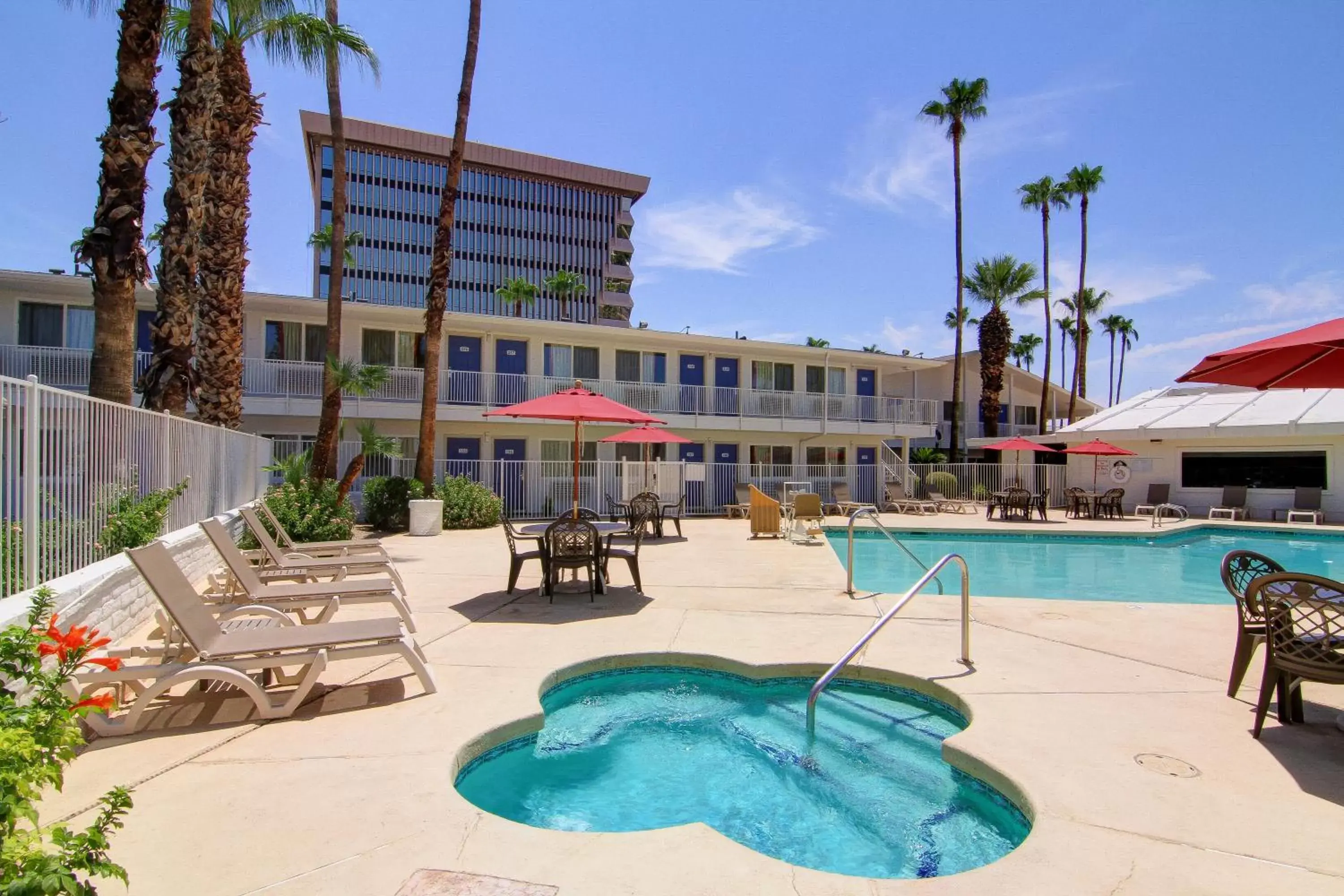 Spa and wellness centre/facilities, Swimming Pool in Motel 6 Old town Scottsdale Fashion Square