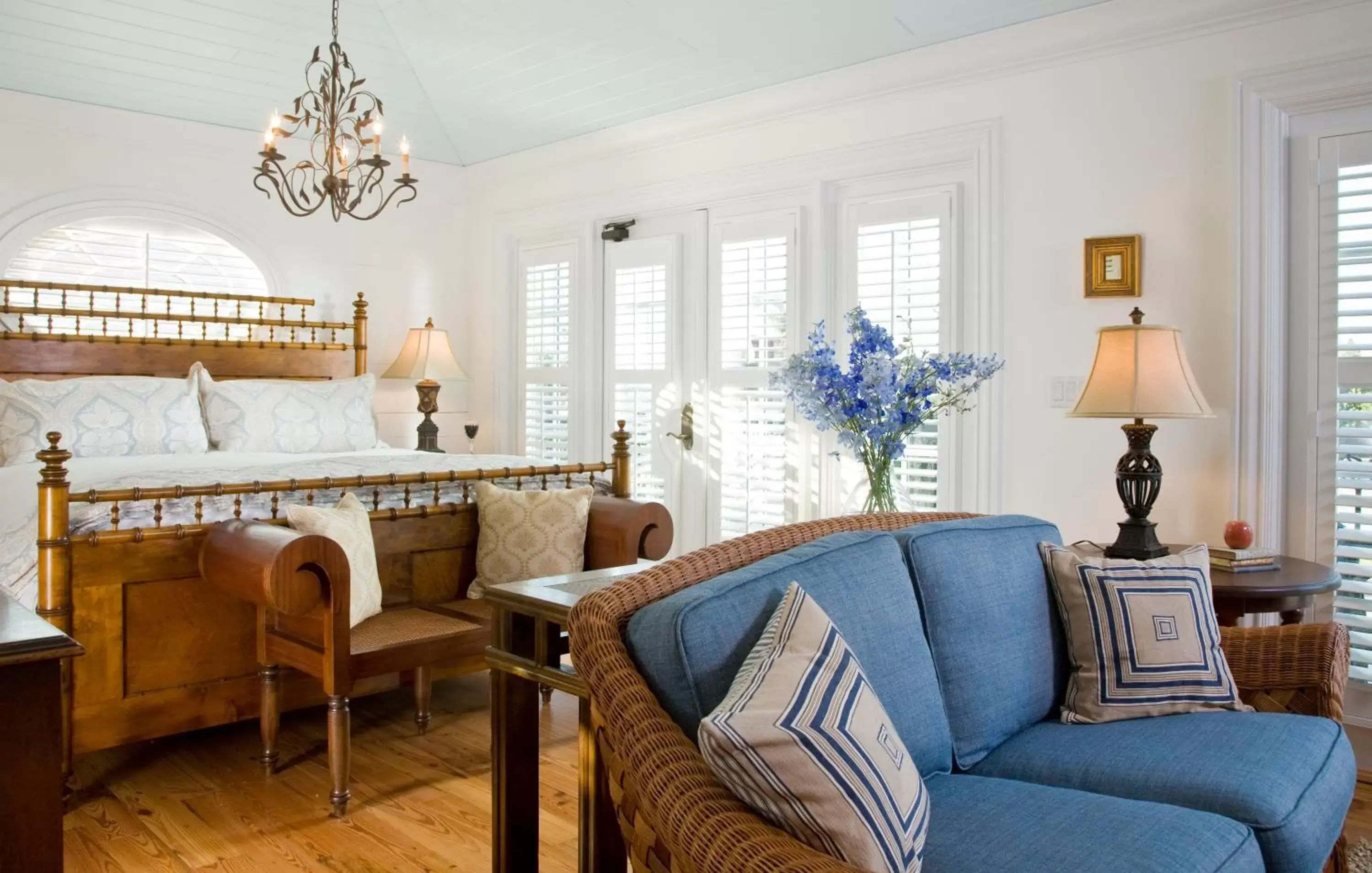 King Suite with Spa Bath and Ocean View in Port d'Hiver Bed and Breakfast King Suite with Spa Bath and Ocean View in Port d'Hiver Bed and Breakfast