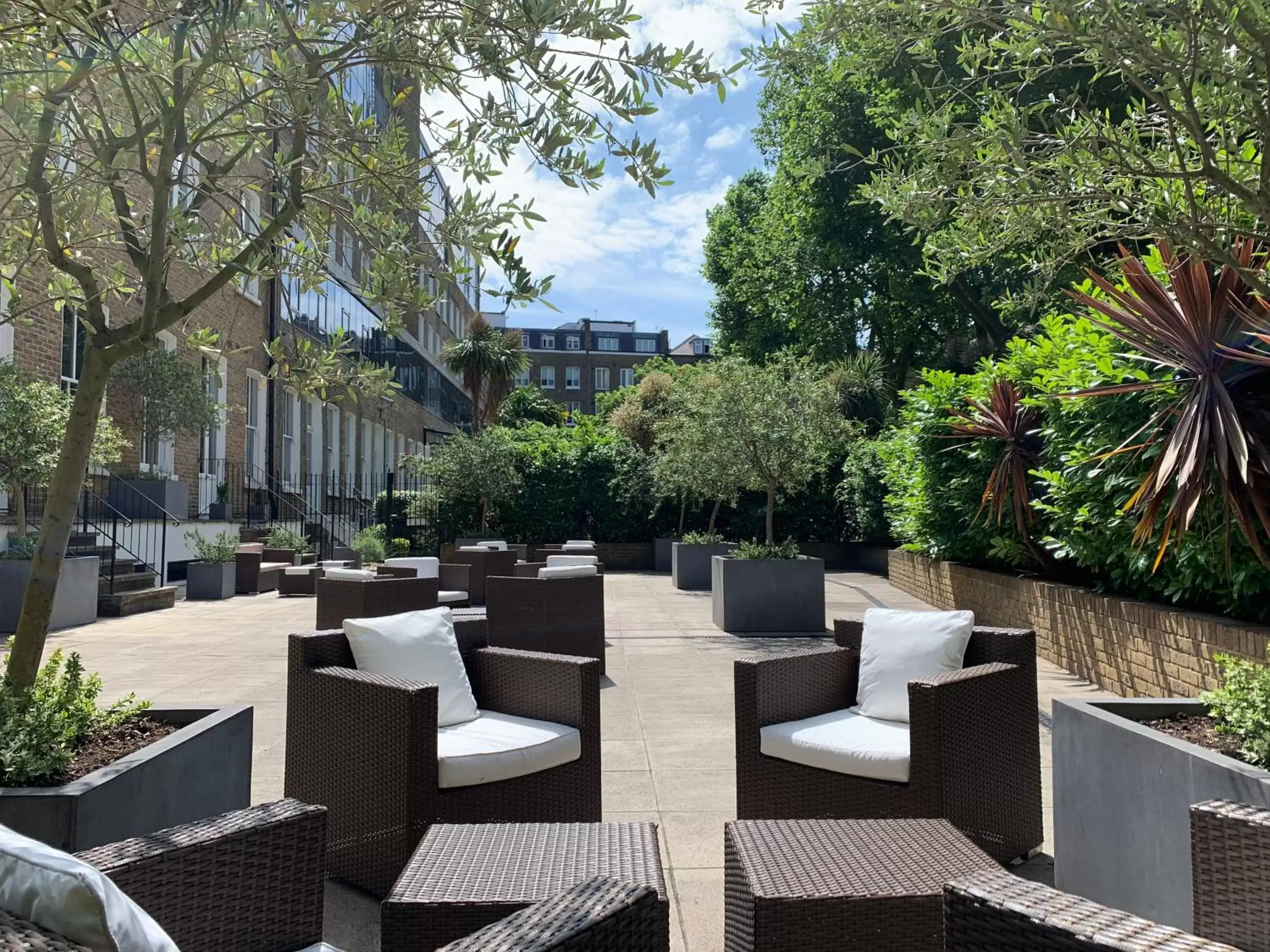 Garden in Templeton Place by Supercity Aparthotels