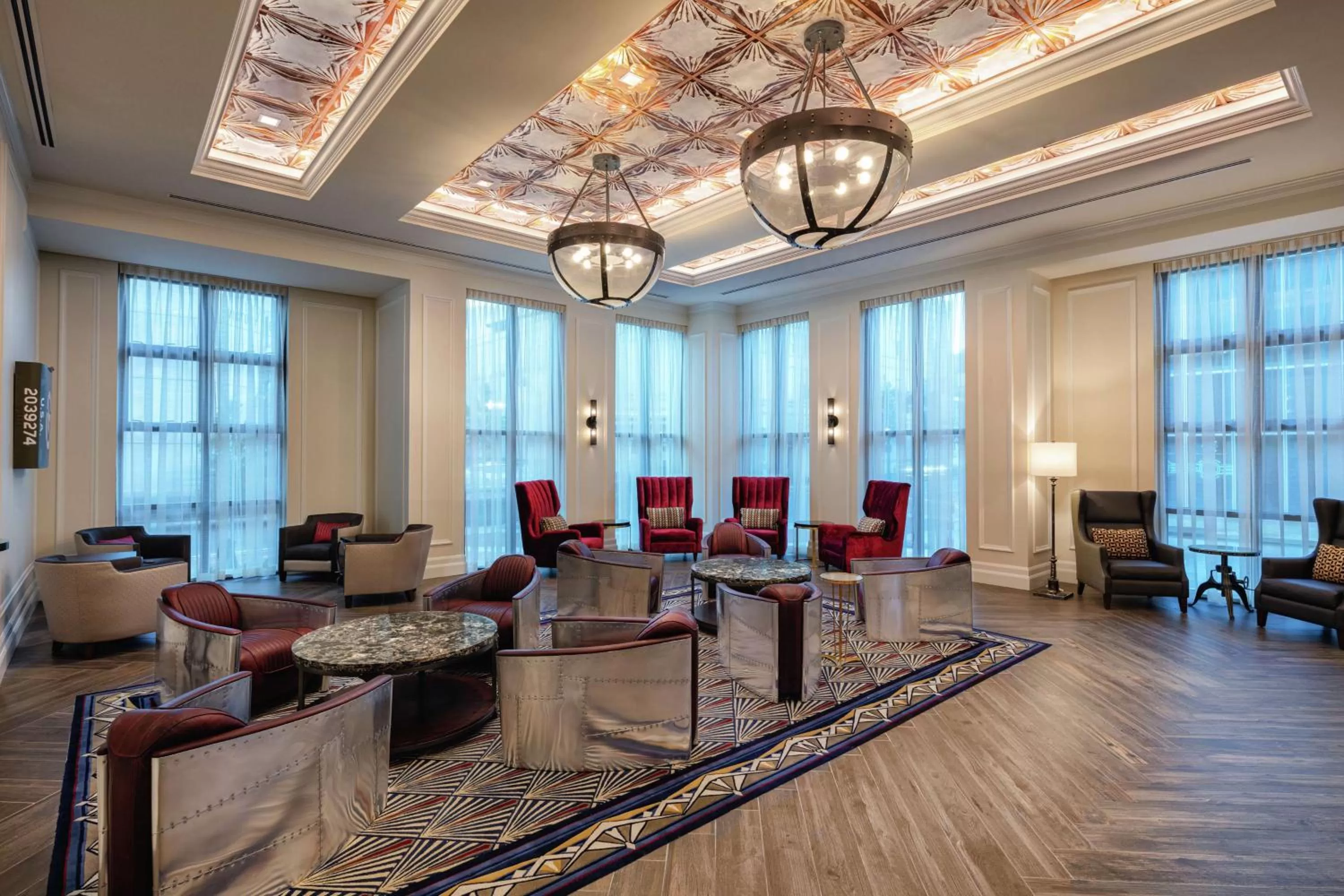 Lounge or bar in The Higgins Hotel New Orleans, Curio Collection by Hilton