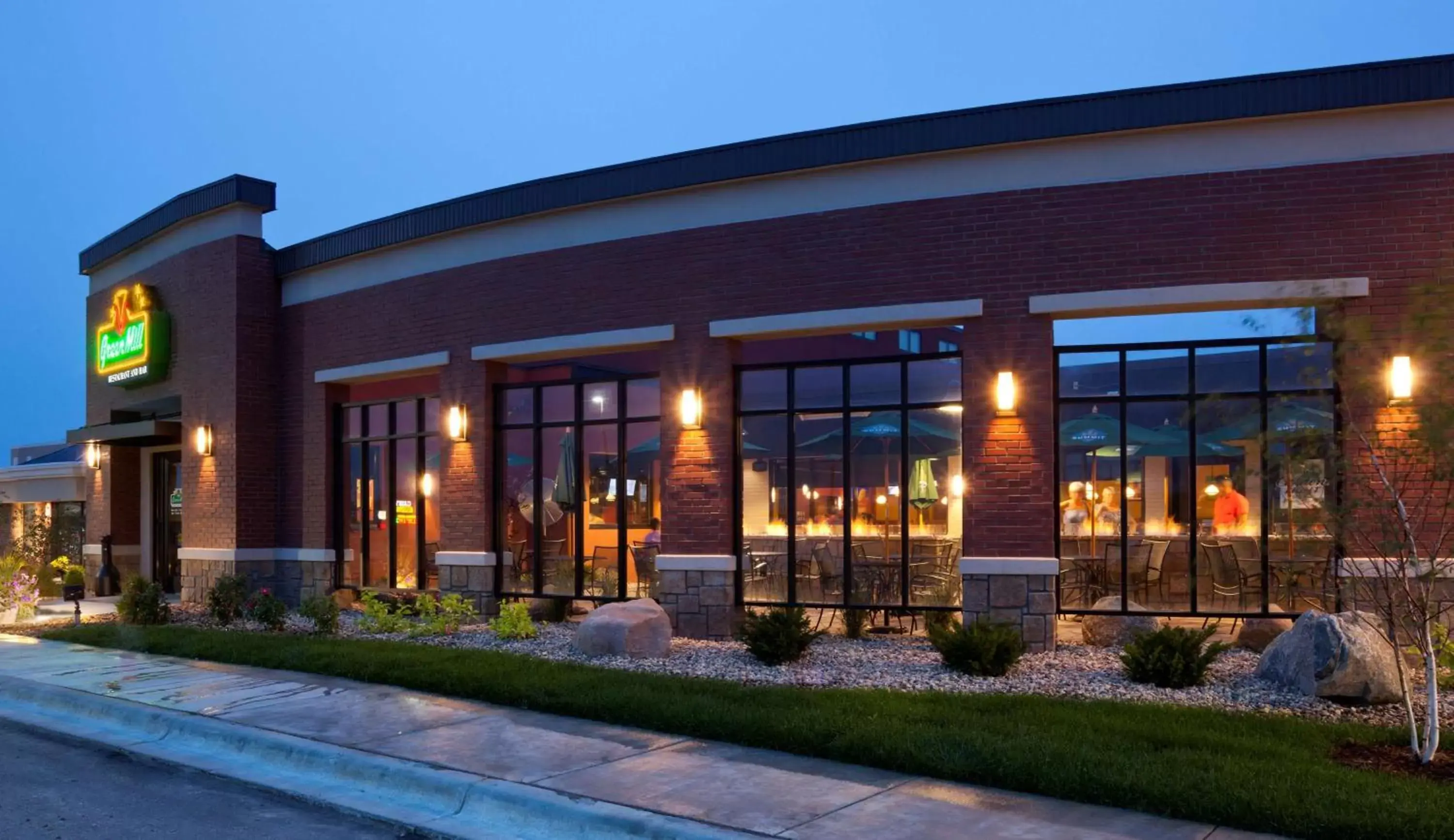 Restaurant/places to eat, Property Building in Best Western Plus Willmar