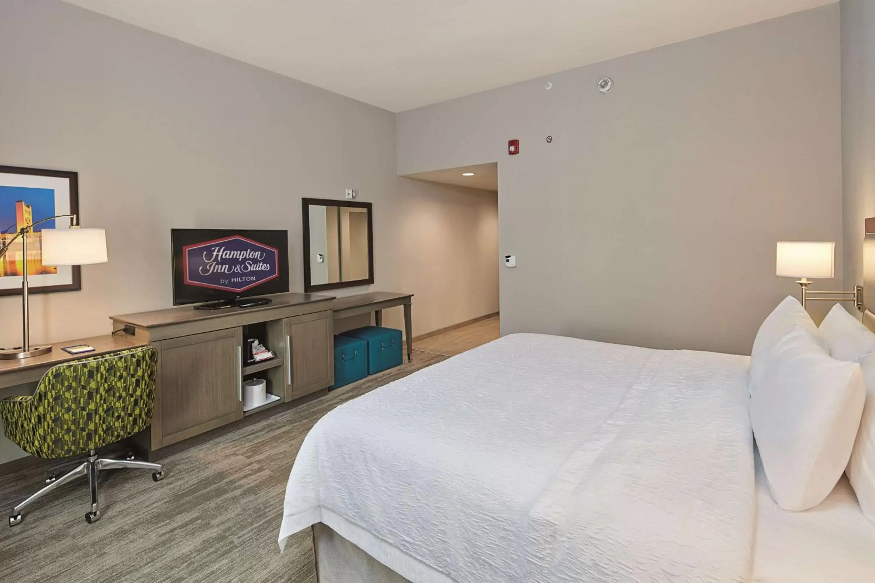 Bedroom, Bed in Hampton Inn & Suites Sacramento at CSUS