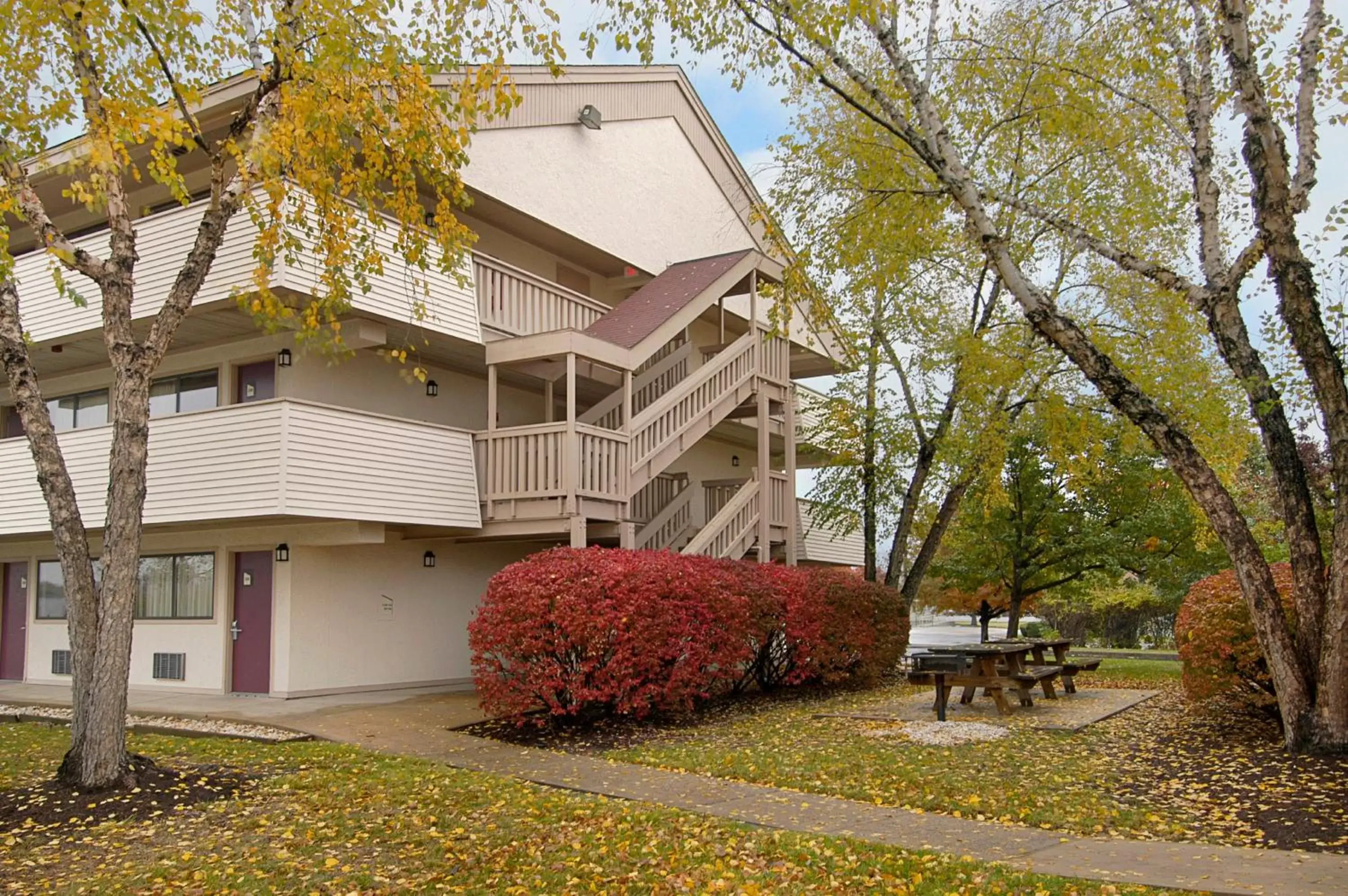 Property Building in Red Roof Inn PLUS+ Philadelphia Airport