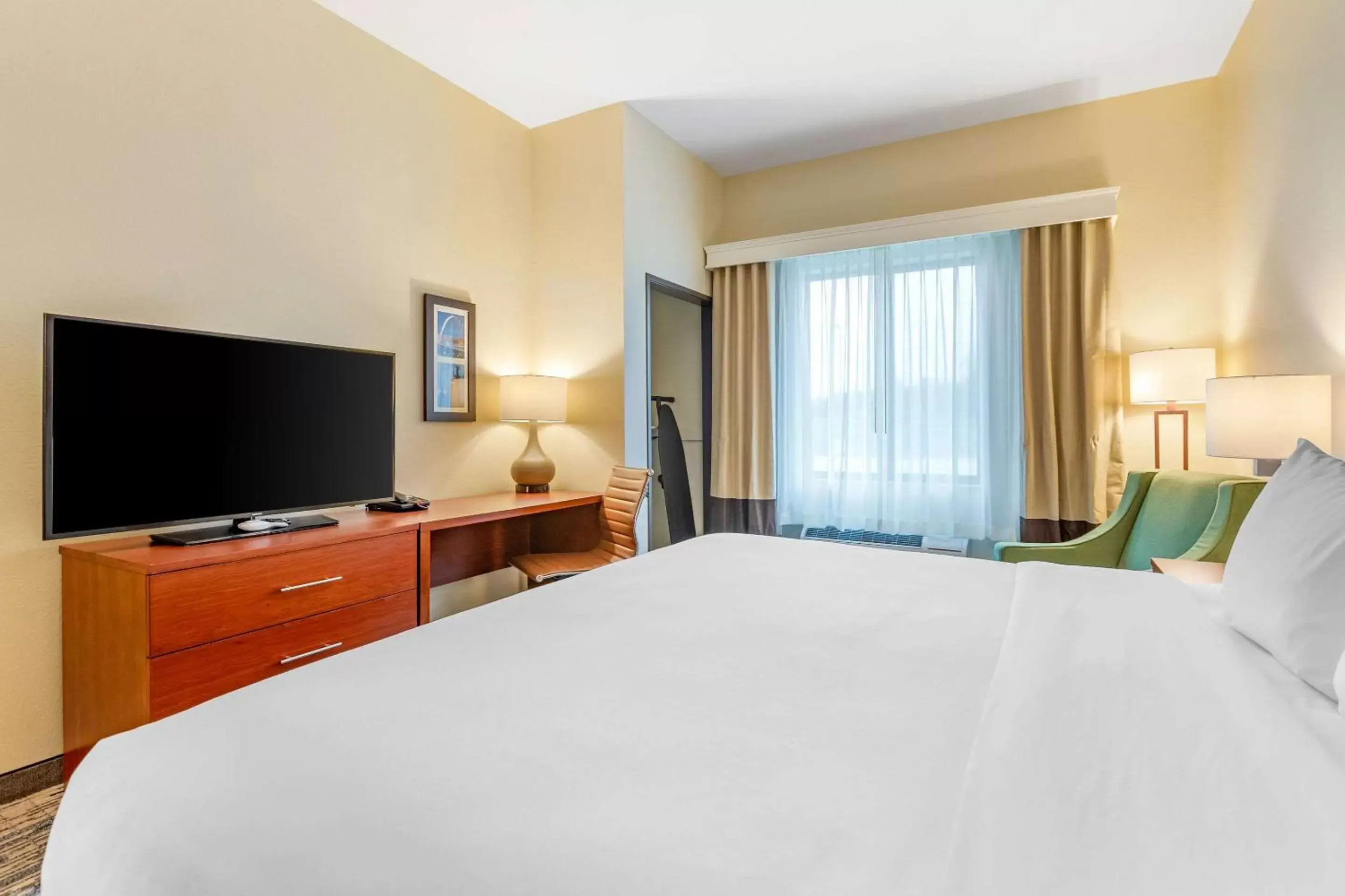 Photo of the whole room, Bed in Comfort Inn & Suites West Des Moines Photo of the whole room, Bed in Comfort Inn & Suites West Des Moines