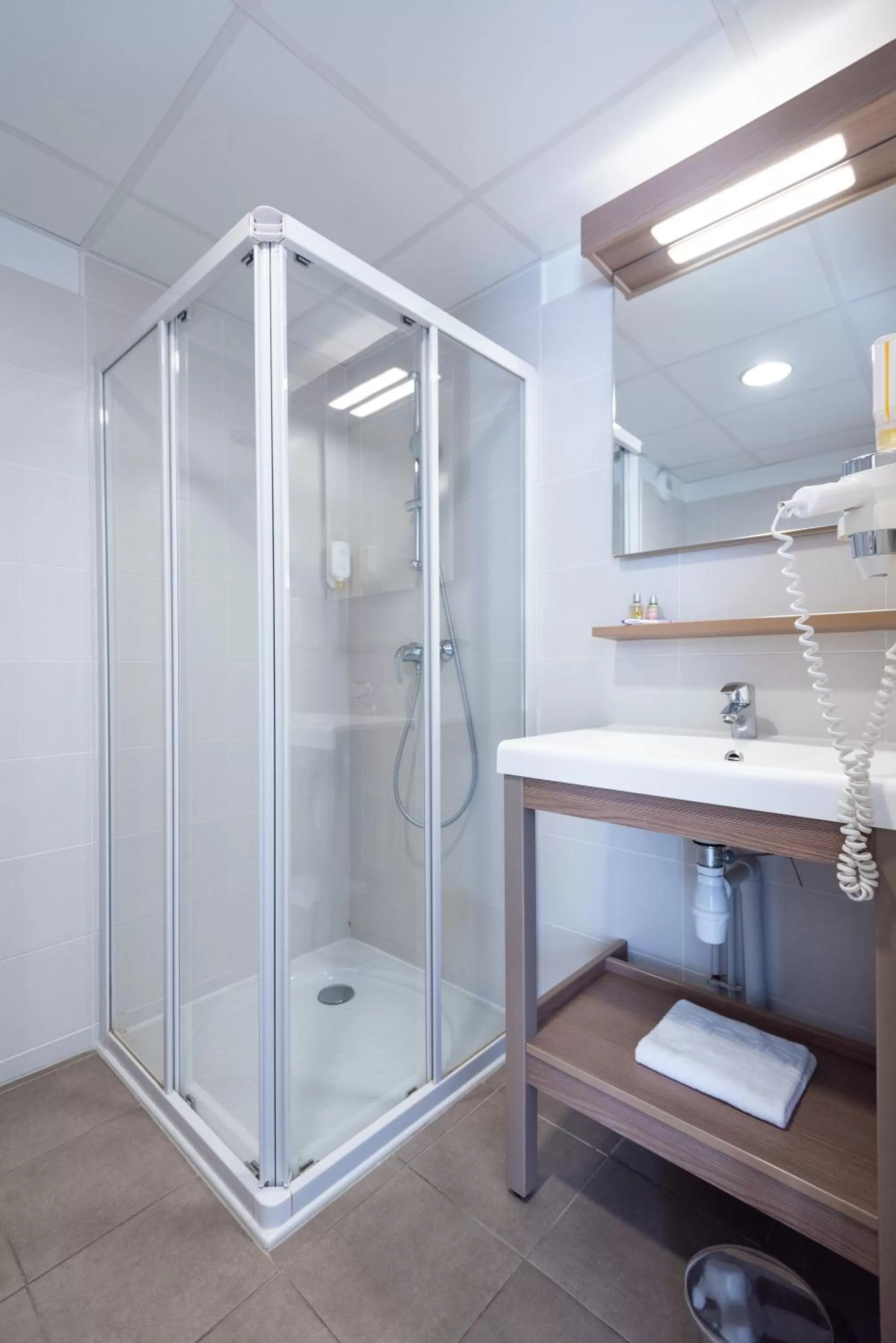 Shower in Zenitude Hôtel-Résidences Narbonne Centre