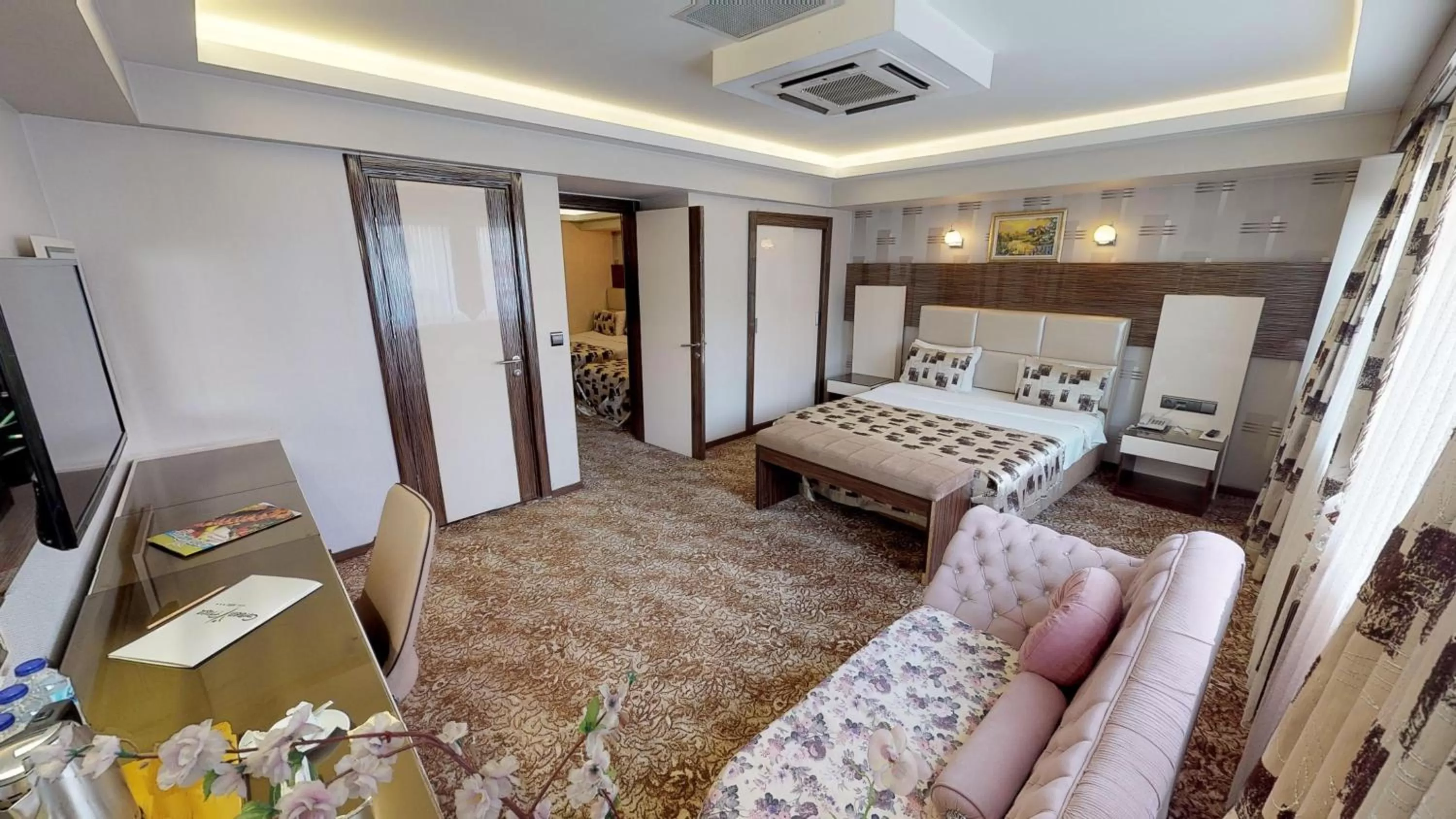 Bedroom, Bed in Green Prusa Hotel