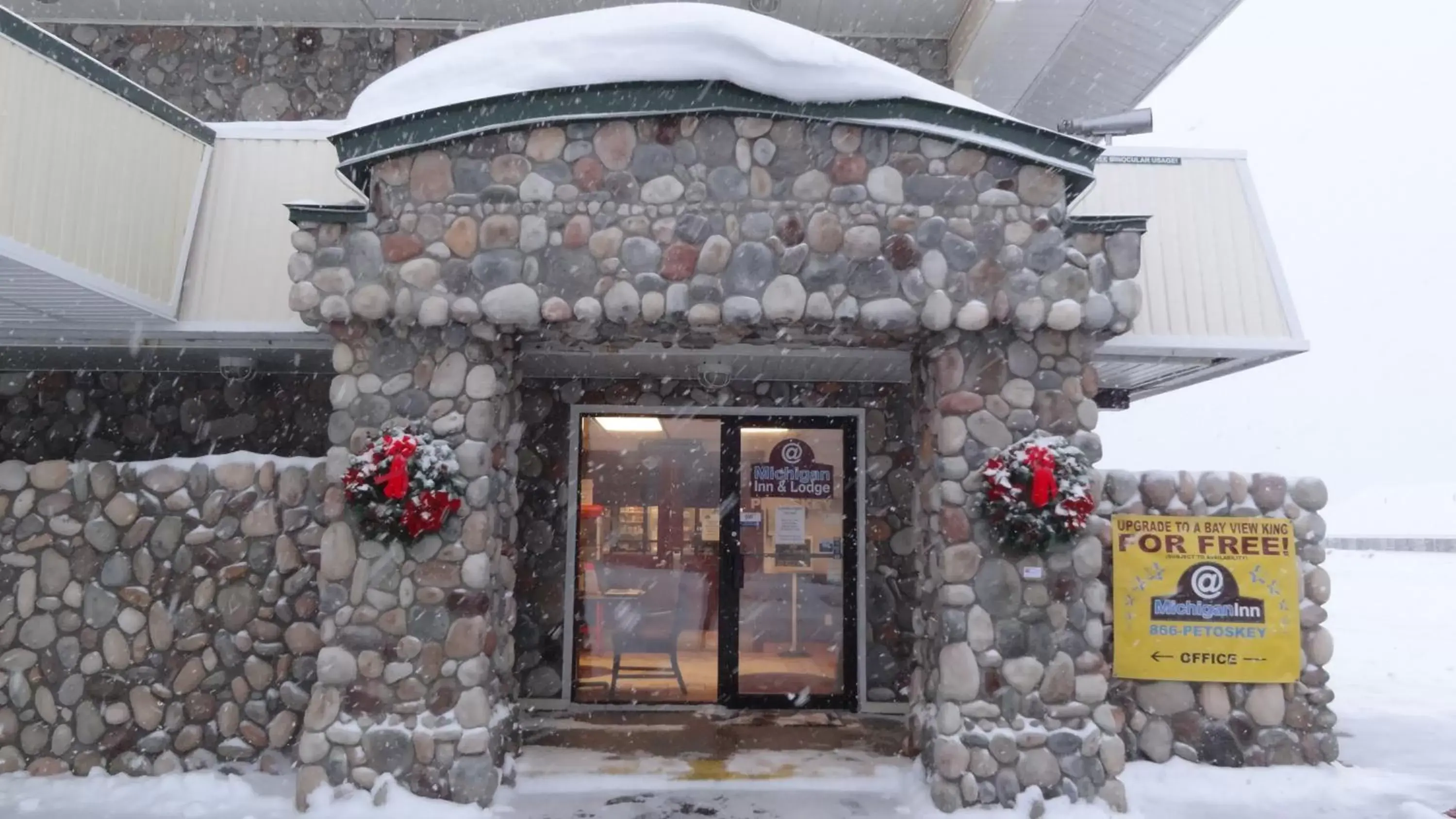 Facade/entrance in @ Michigan Inn & Lodge