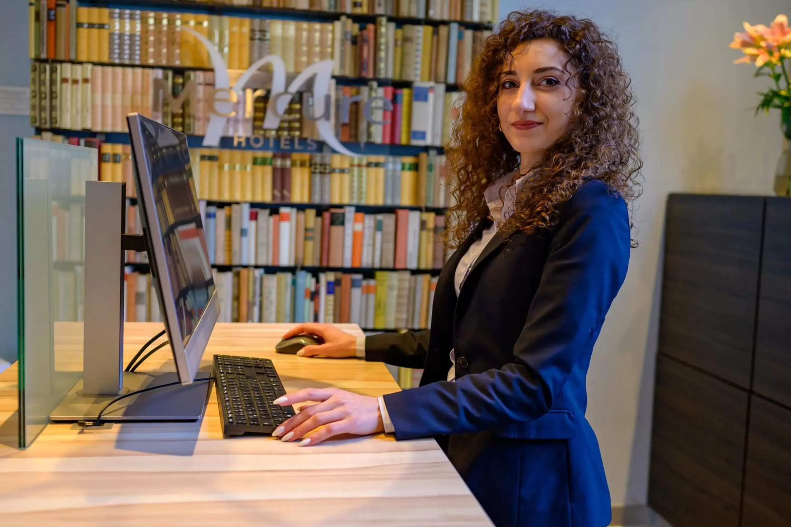 Lobby or reception in Mercure Hotel Hannover City Lobby or reception in Mercure Hotel Hannover City