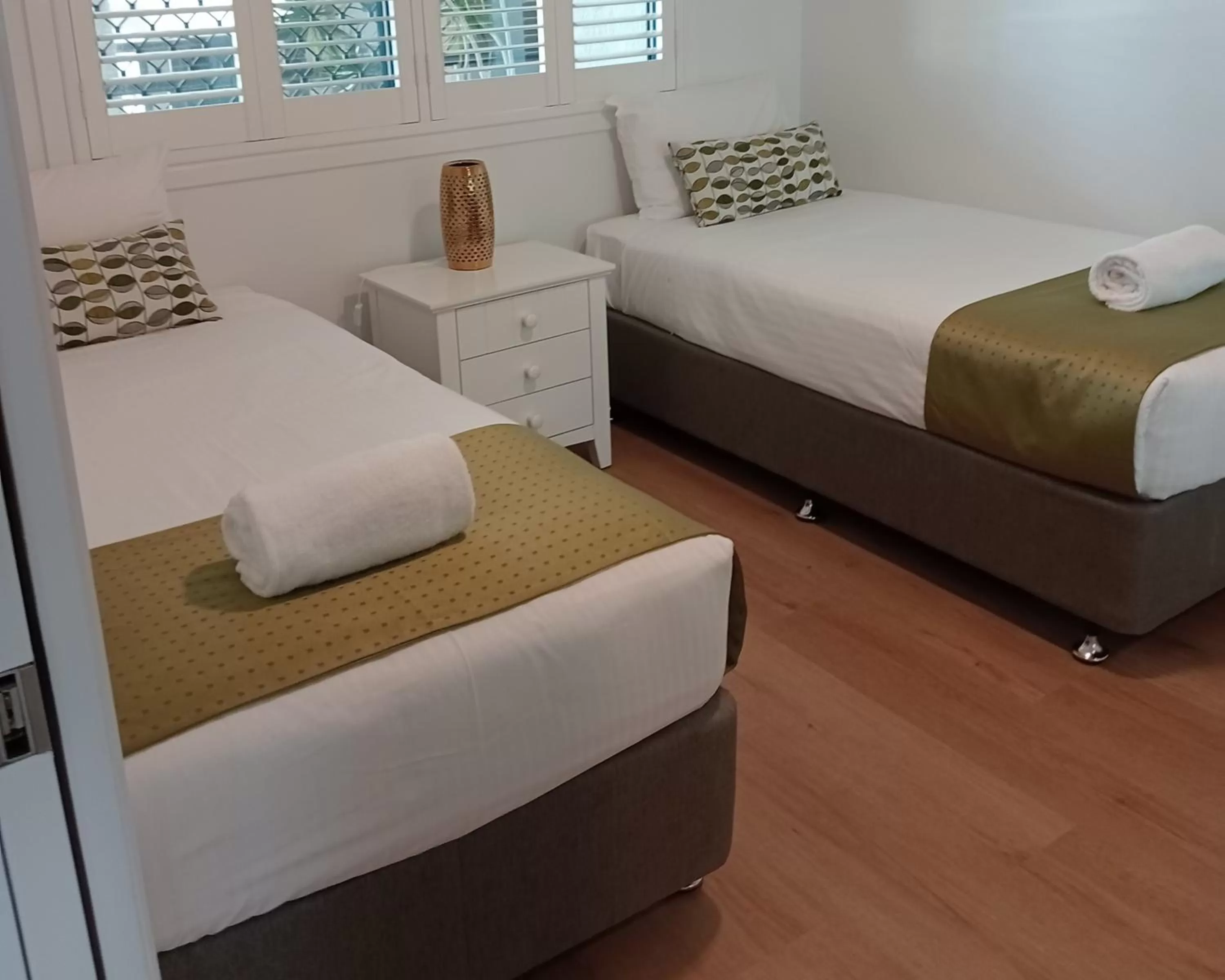 Bedroom, Bed in Alexandra on the Pacific