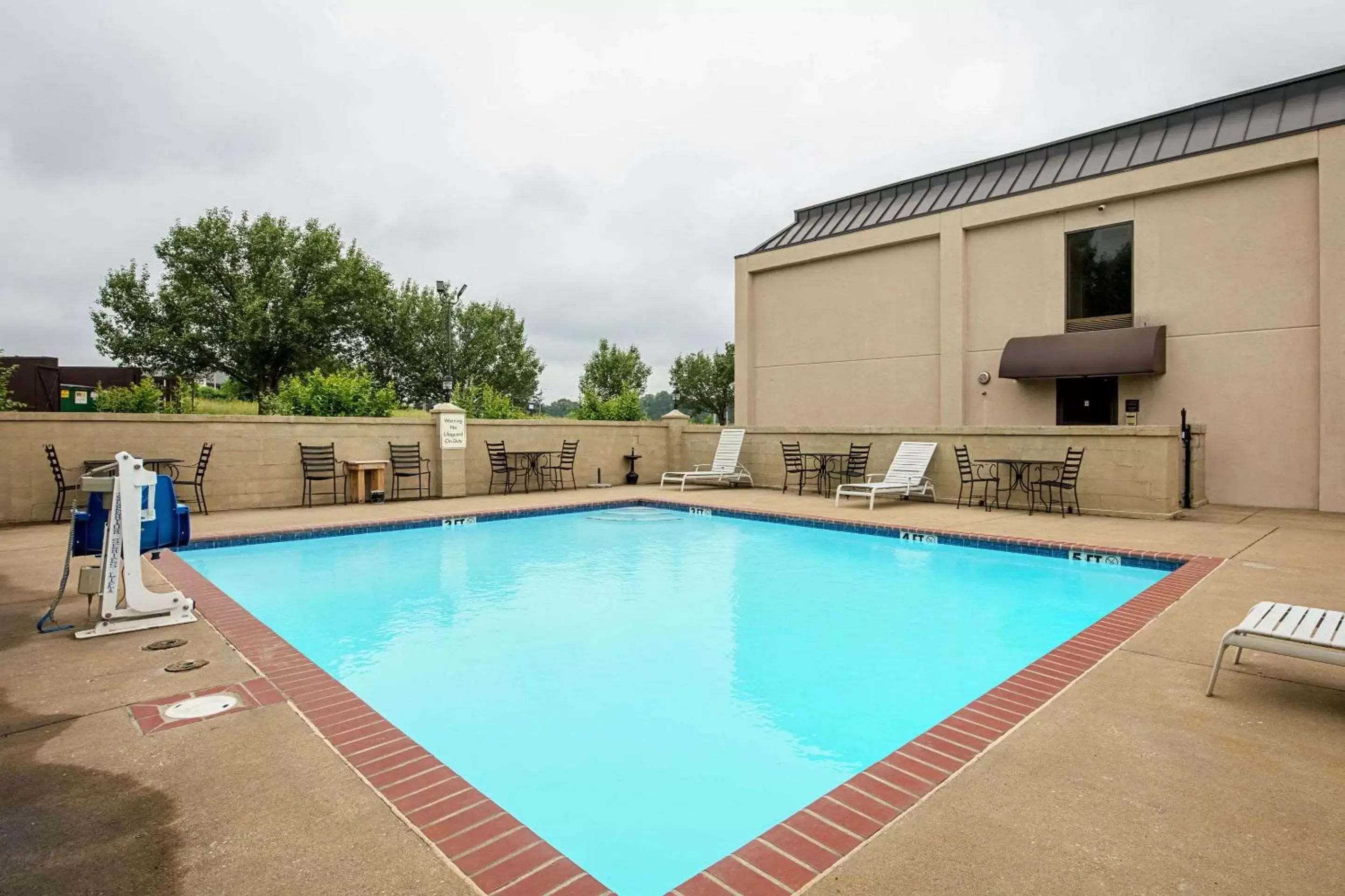 On site, Swimming Pool in Quality Inn Holly Springs South