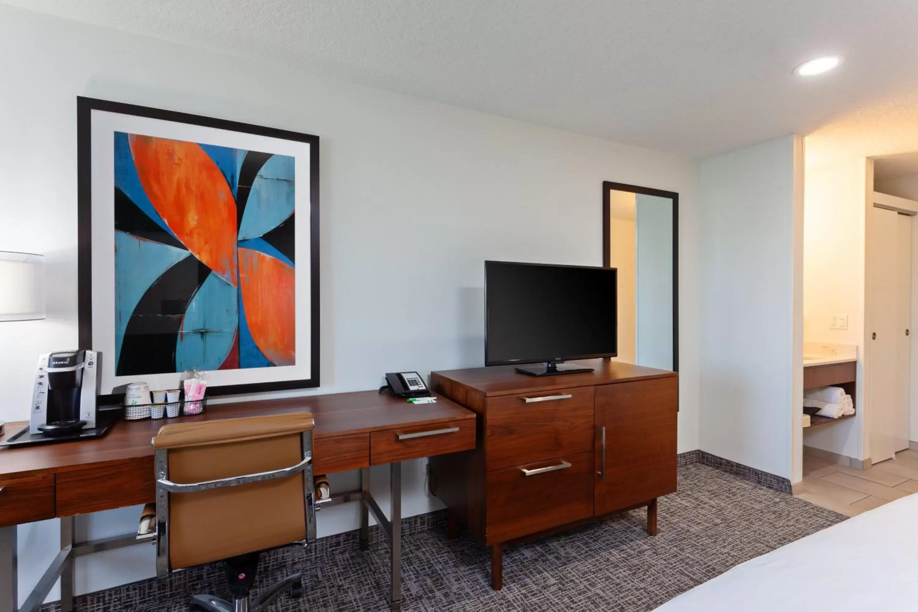 Photo of the whole room, TV/Entertainment Center in Holiday Inn & Suites San Mateo - SFO, an IHG Hotel