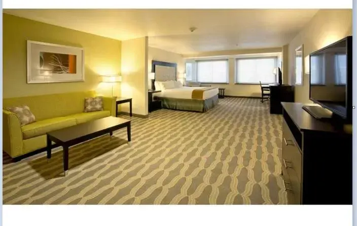 King Suite - Hearing Accessible in Holiday Inn Express & Suites Colorado Springs Central, an IHG Hotel King Suite - Hearing Accessible in Holiday Inn Express & Suites Colorado Springs Central, an IHG Hotel