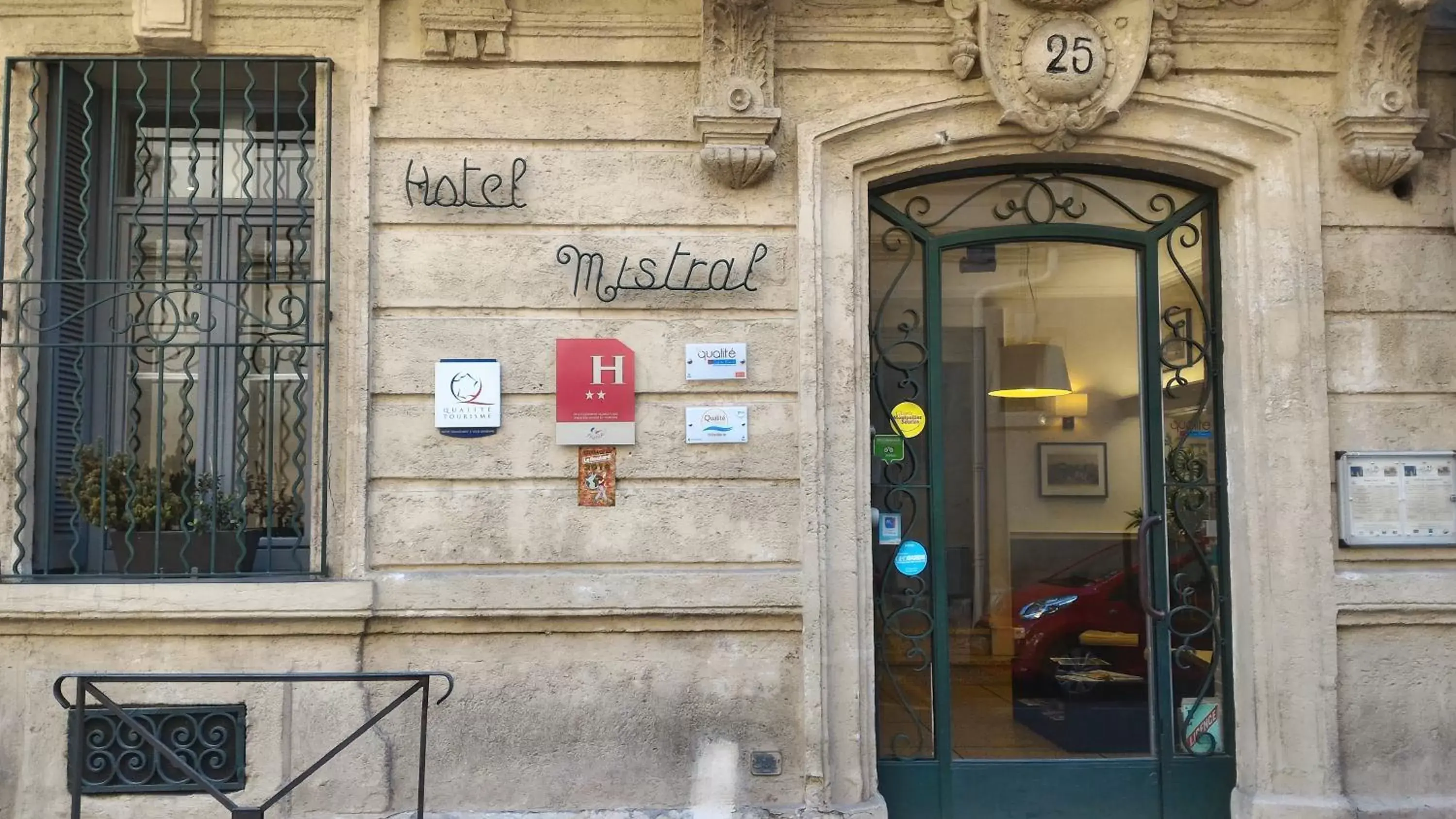 Facade/entrance in Hôtel Mistral Comédie Saint Roch