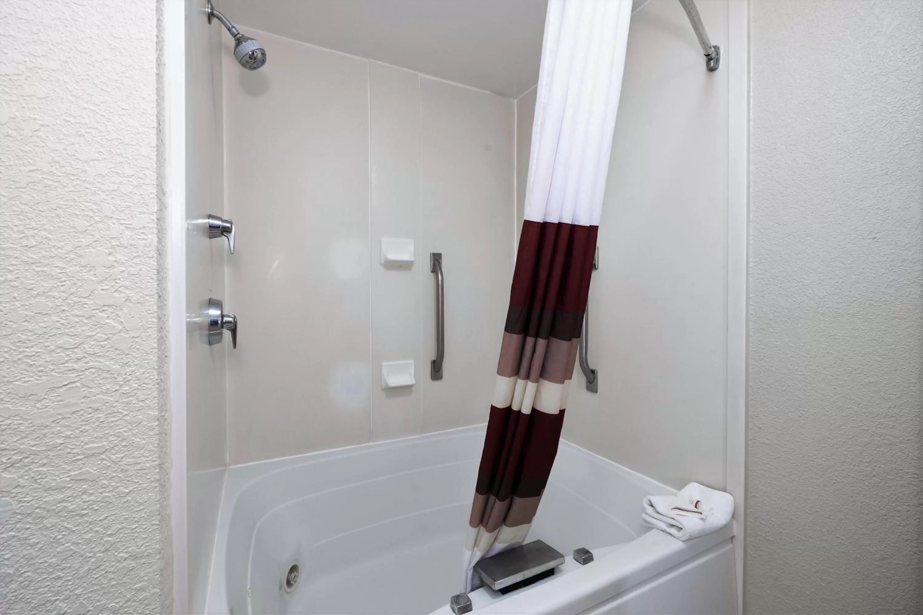 Bathroom in Red Roof Inn Ames